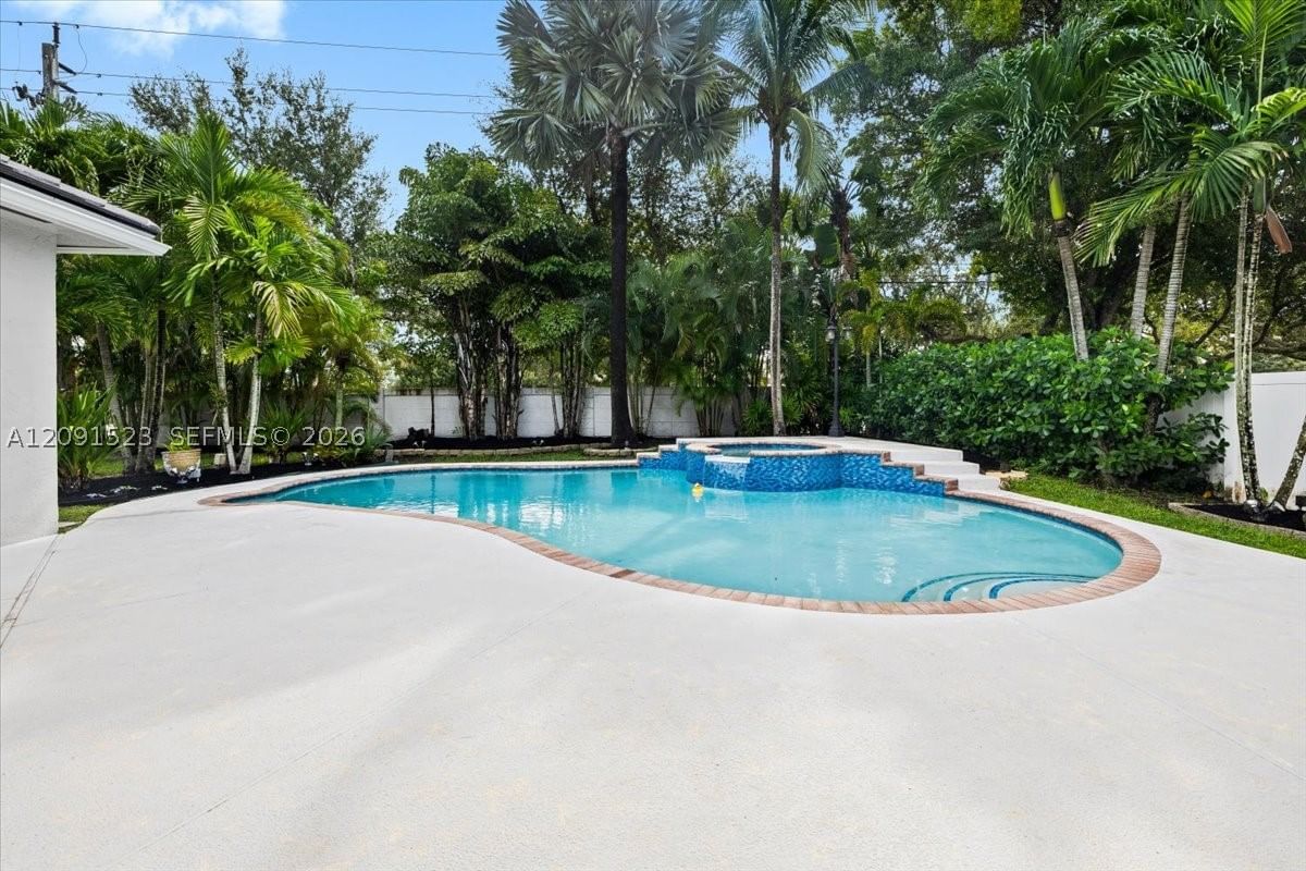 Real estate property located at 6982 Coronado Way, Broward, Stoneridge Lake Estates P, Pembroke Pines, FL