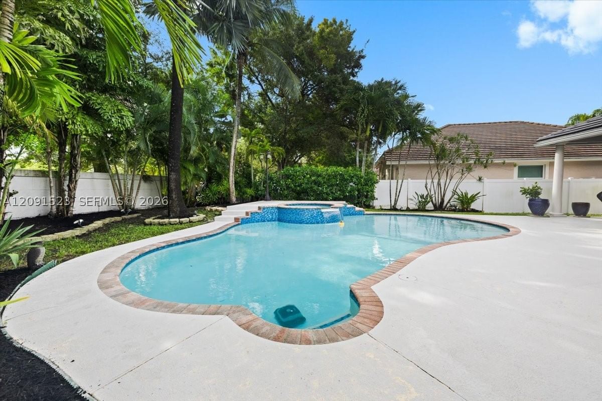 Real estate property located at 6982 Coronado Way, Broward, Stoneridge Lake Estates P, Pembroke Pines, FL