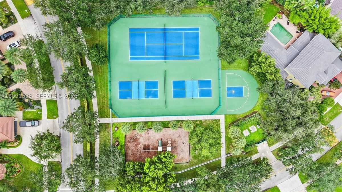 Real estate property located at 6982 Coronado Way, Broward, Stoneridge Lake Estates P, Pembroke Pines, FL