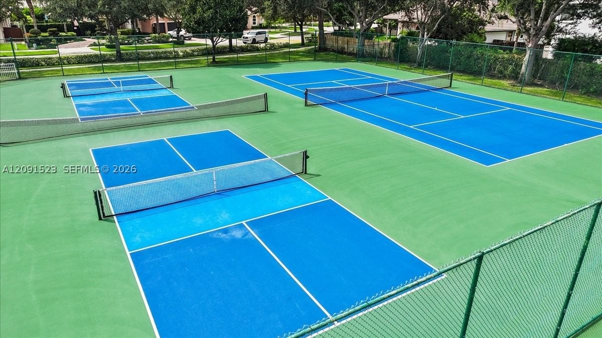 Real estate property located at 6982 Coronado Way, Broward, Stoneridge Lake Estates P, Pembroke Pines, FL