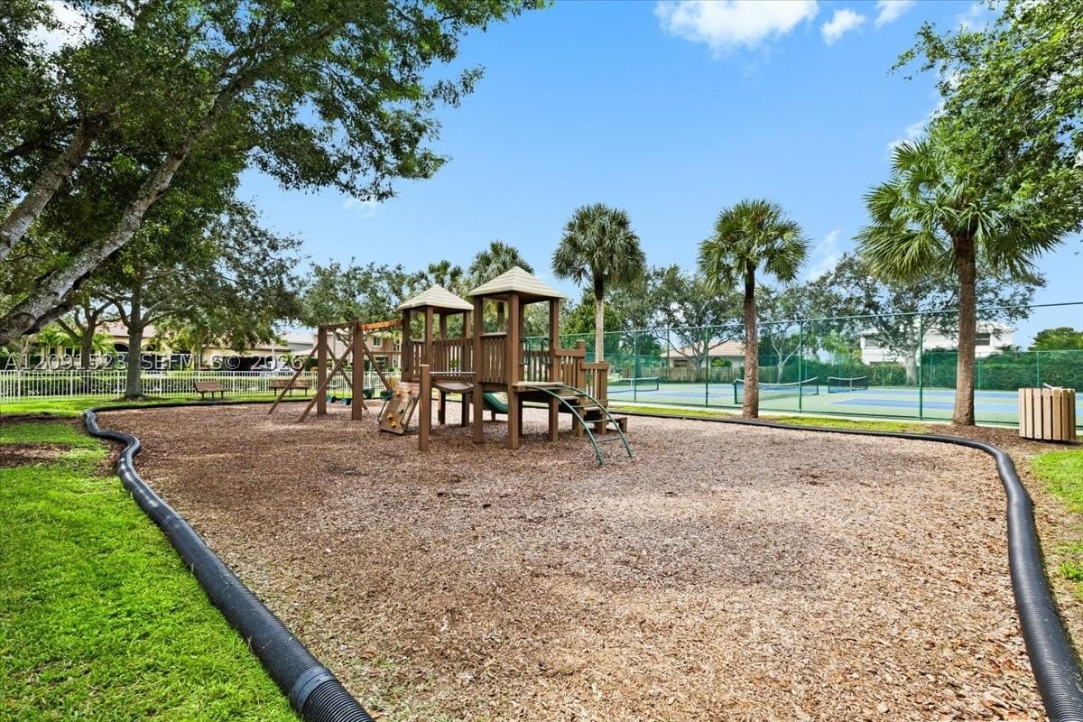 Real estate property located at 6982 Coronado Way, Broward, Stoneridge Lake Estates P, Pembroke Pines, FL