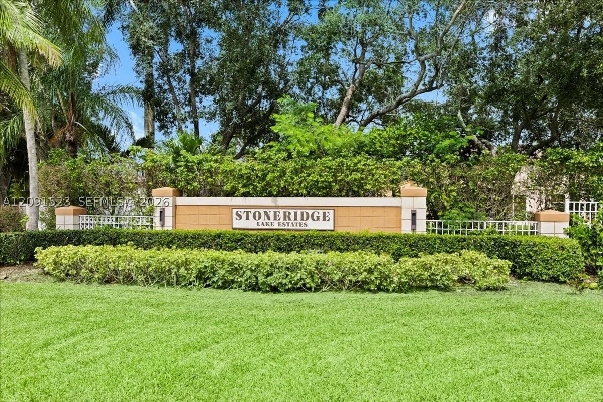 Real estate property located at 6982 Coronado Way, Broward, Stoneridge Lake Estates P, Pembroke Pines, FL