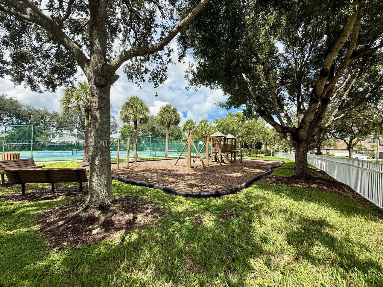 Real estate property located at 6982 Coronado Way, Broward, Stoneridge Lake Estates P, Pembroke Pines, FL
