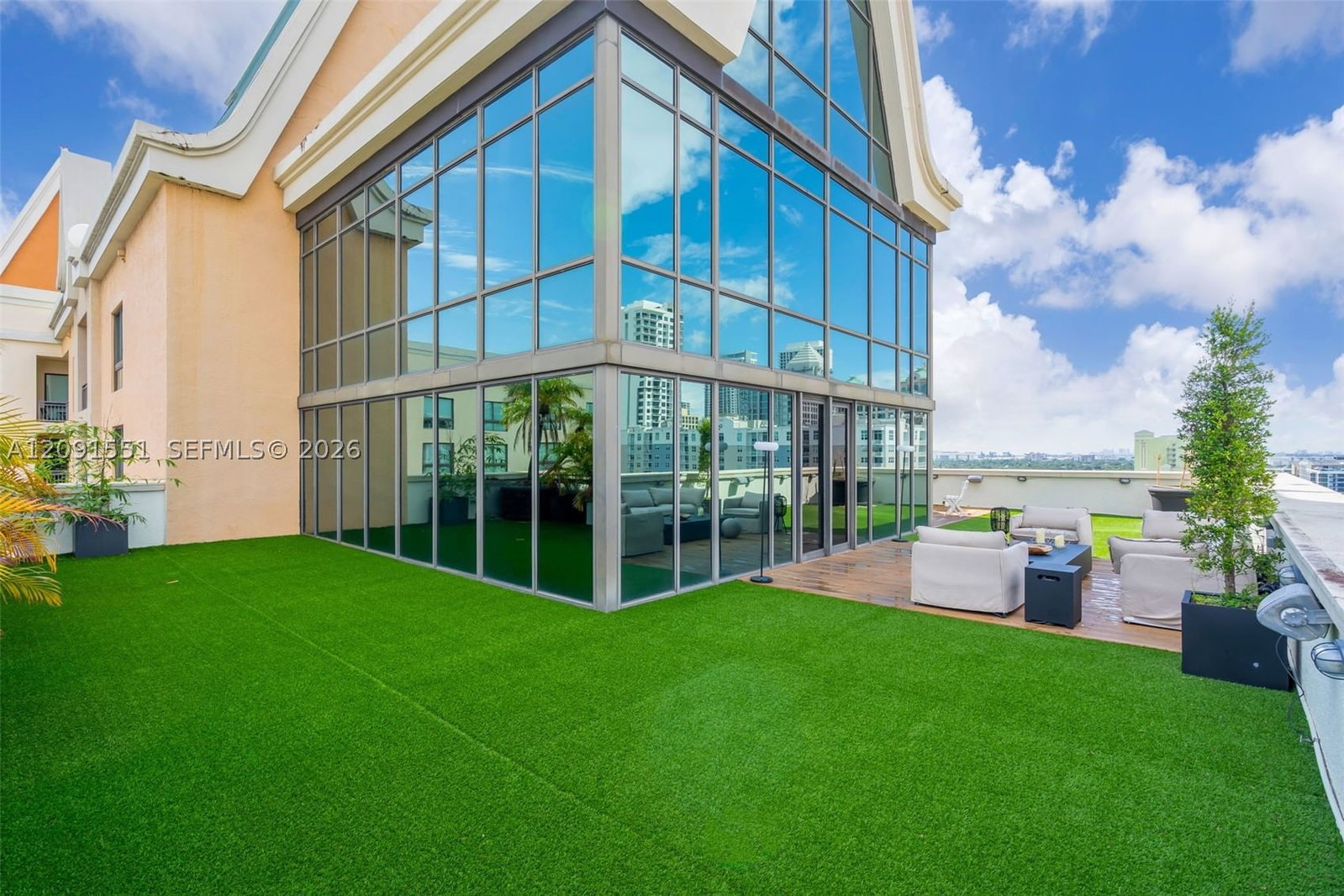 Real estate property located at 100 Federal Hwy #1, Broward, Waverly At Las Olas Condo, Fort Lauderdale, FL