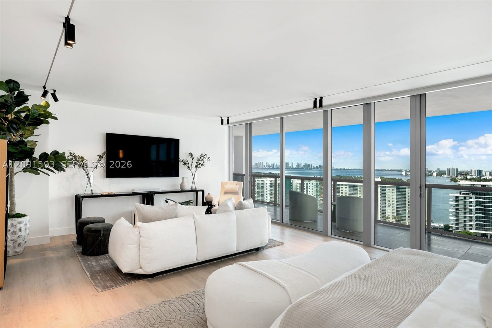 Real estate property located at 6799 Collins Ave LPH02, Miami-dade, South Carillon Beach Cond, Miami Beach, FL