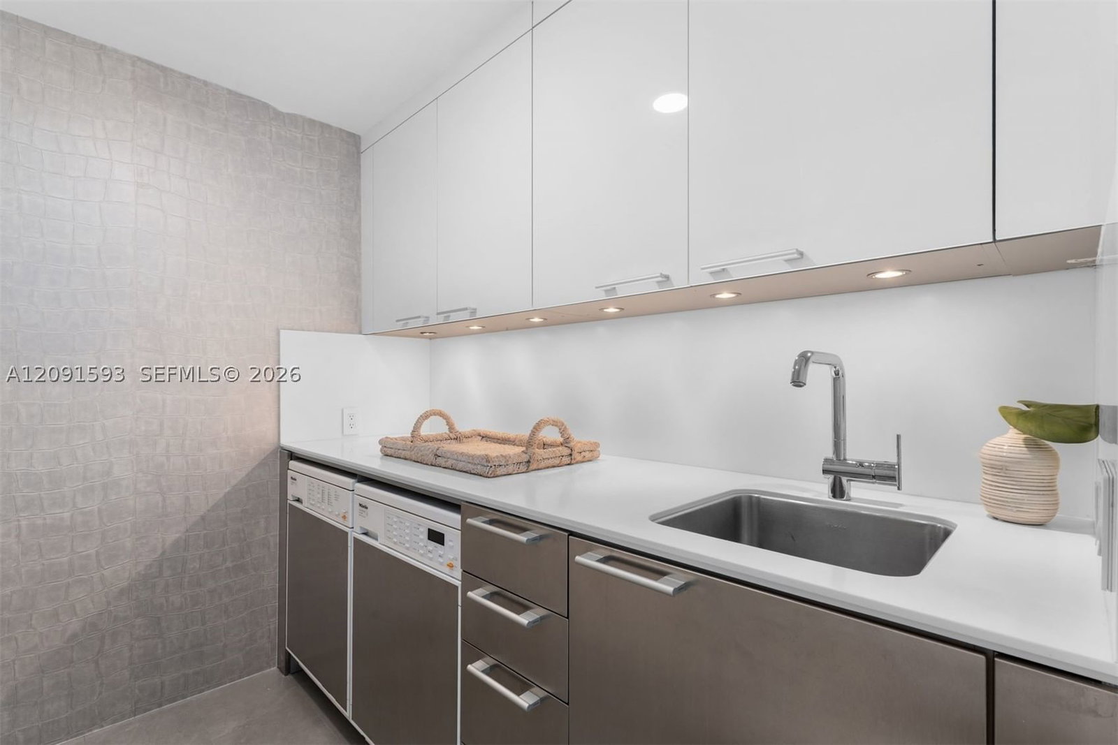 Real estate property located at 6799 Collins Ave LPH02, Miami-dade, South Carillon Beach Cond, Miami Beach, FL