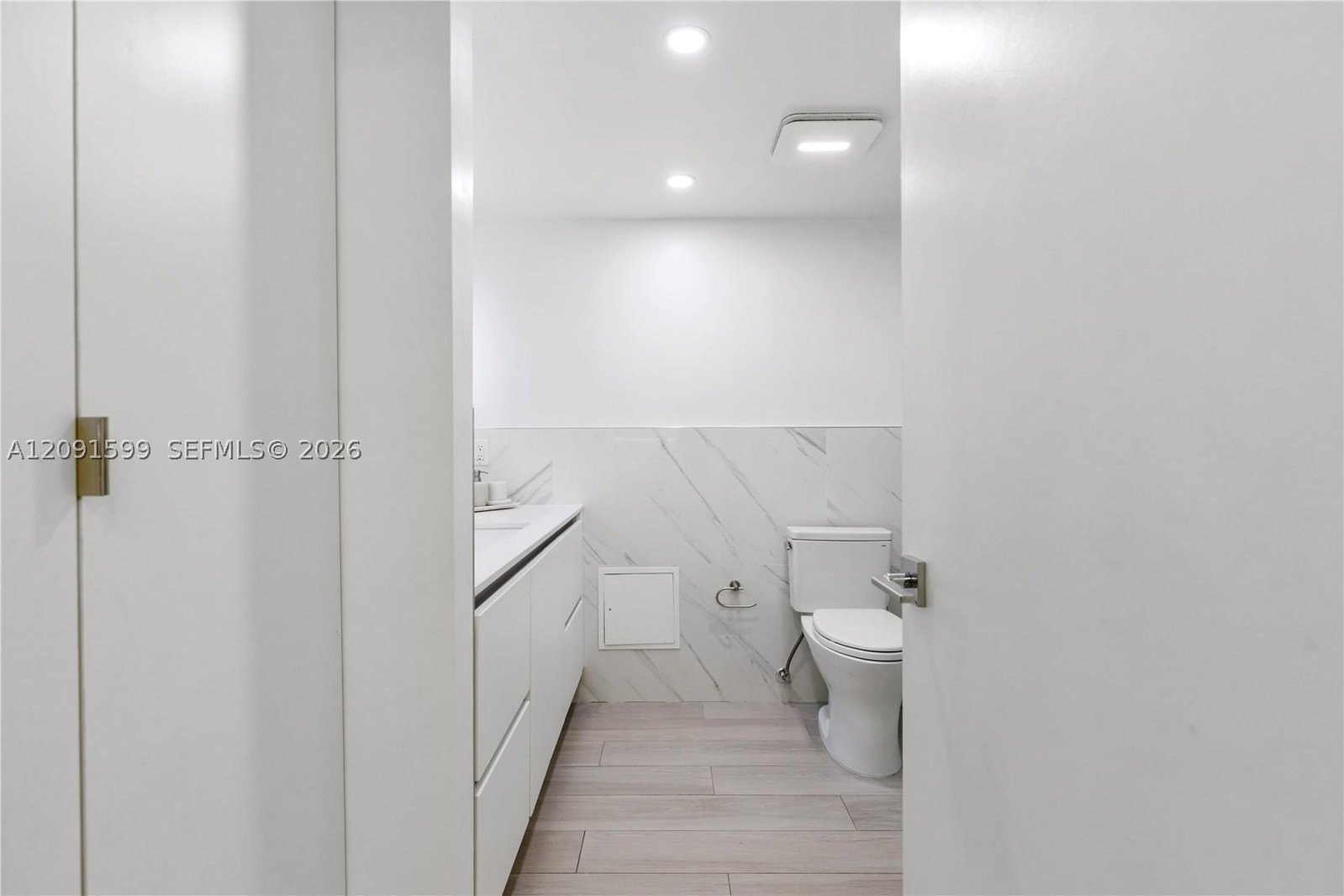 Real estate property located at 2301 Collins Ave #318, Miami-dade, Roney Palace Condo, Miami Beach, FL