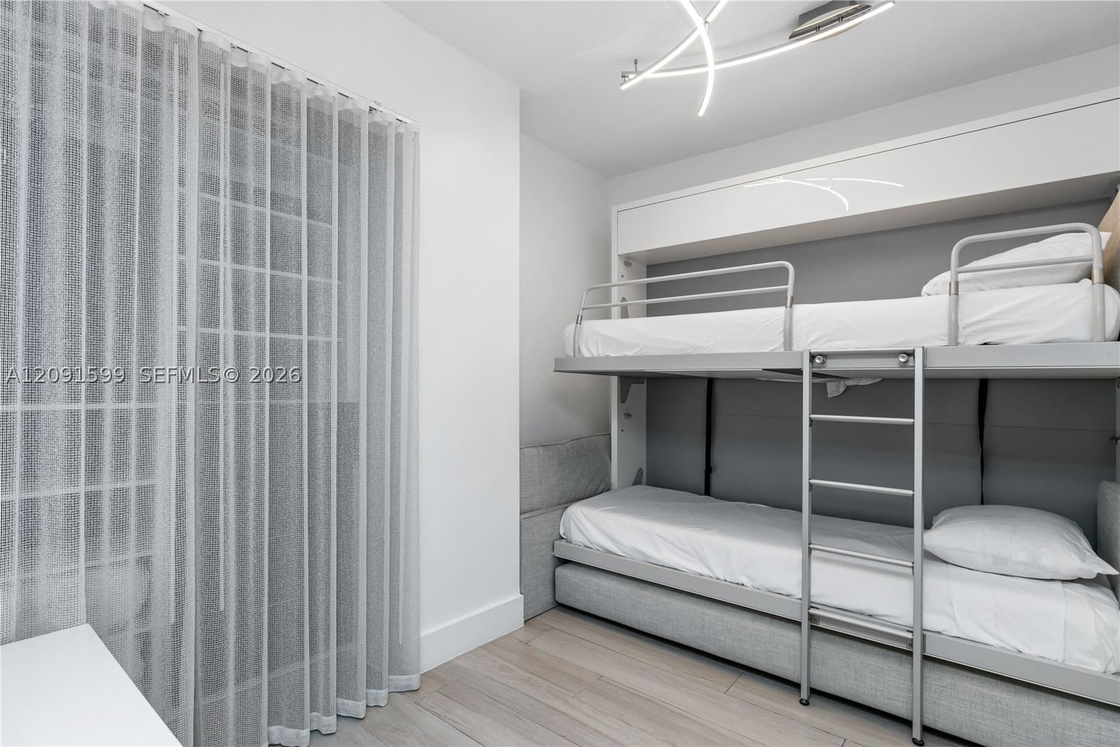 Real estate property located at 2301 Collins Ave #318, Miami-dade, Roney Palace Condo, Miami Beach, FL