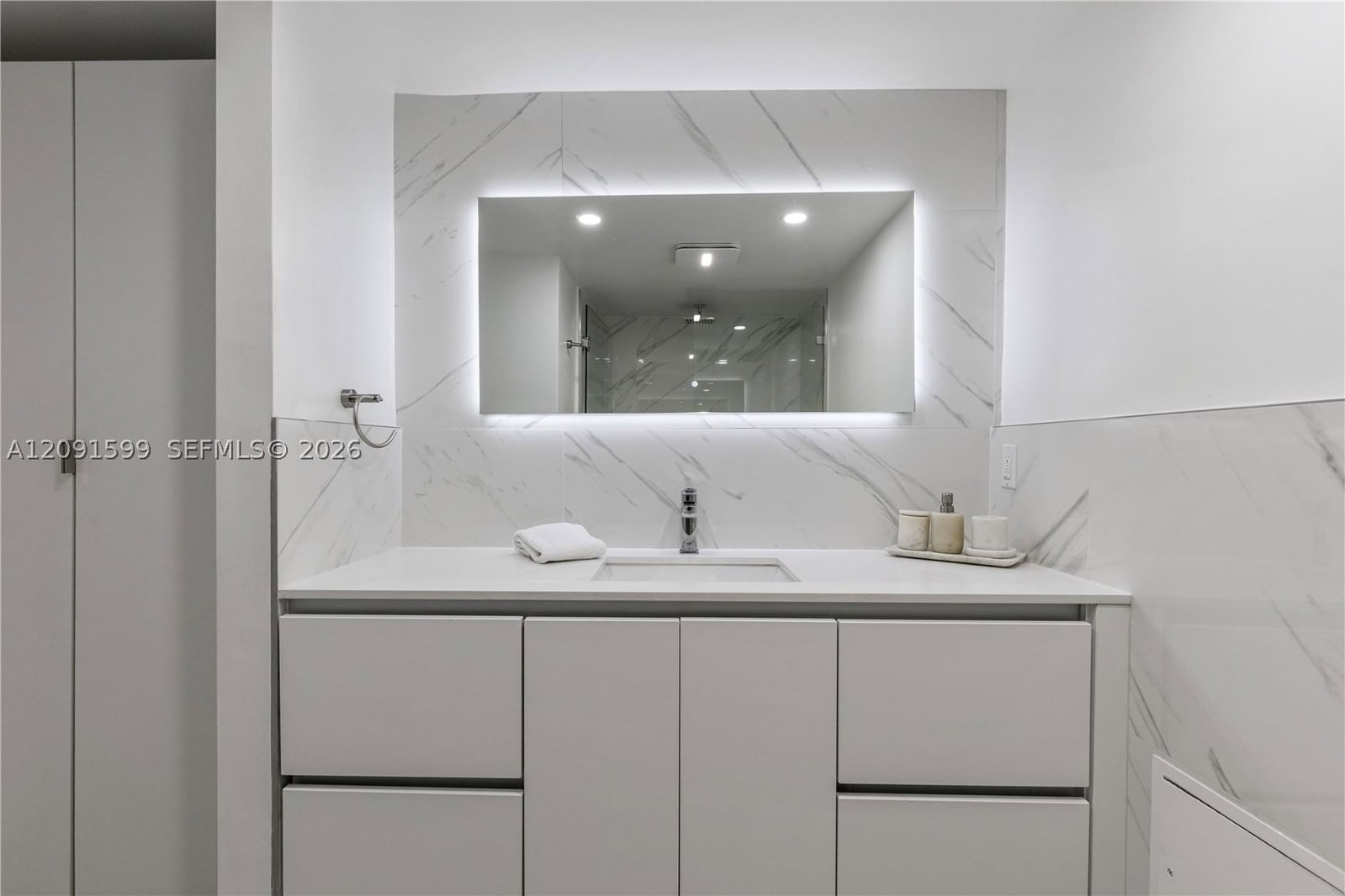 Real estate property located at 2301 Collins Ave #318, Miami-dade, Roney Palace Condo, Miami Beach, FL