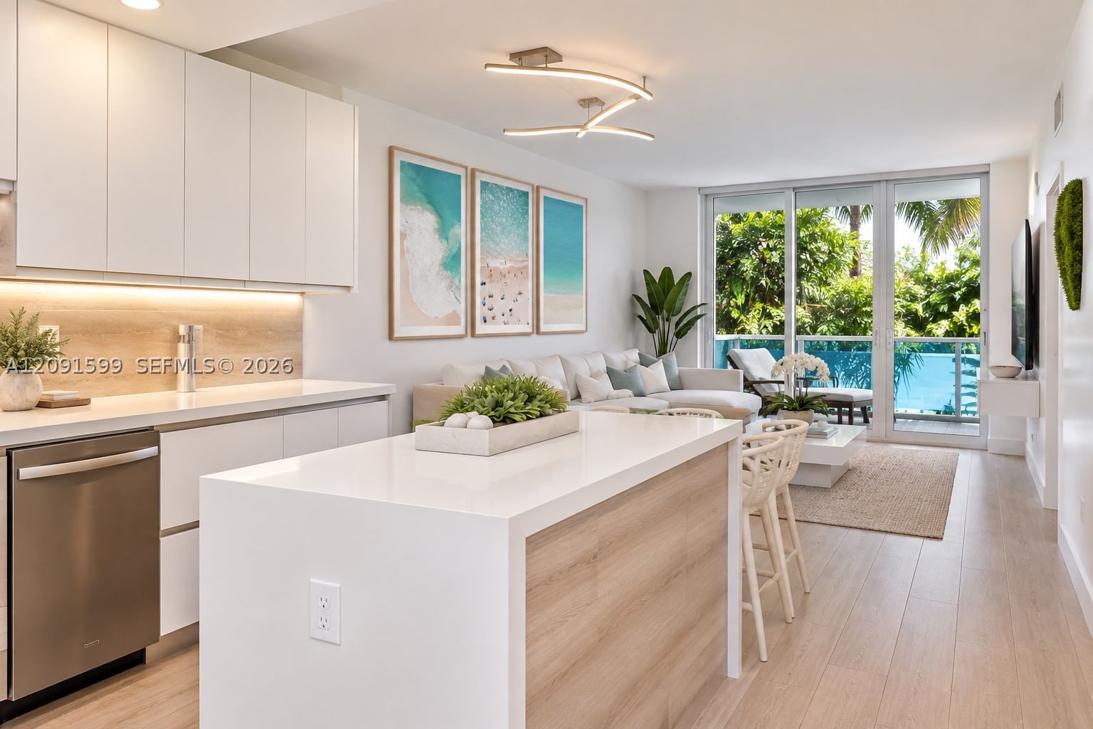 Real estate property located at 2301 Collins Ave #318, Miami-dade, Roney Palace Condo, Miami Beach, FL