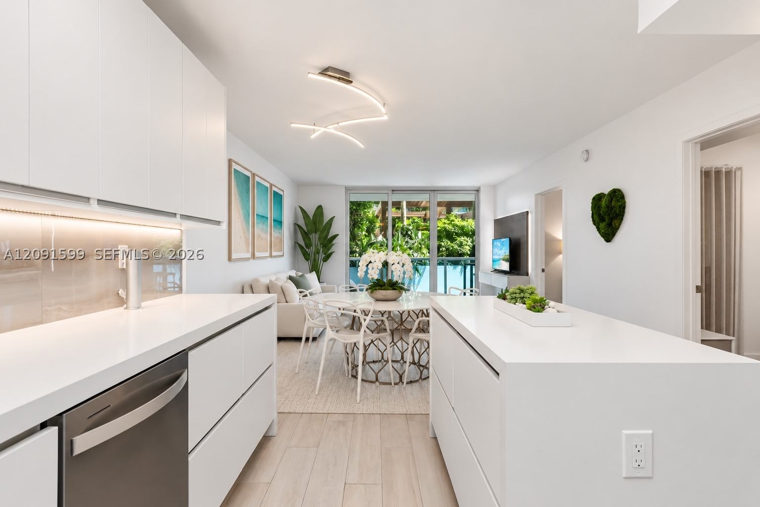 Real estate property located at 2301 Collins Ave #318, Miami-dade, Roney Palace Condo, Miami Beach, FL