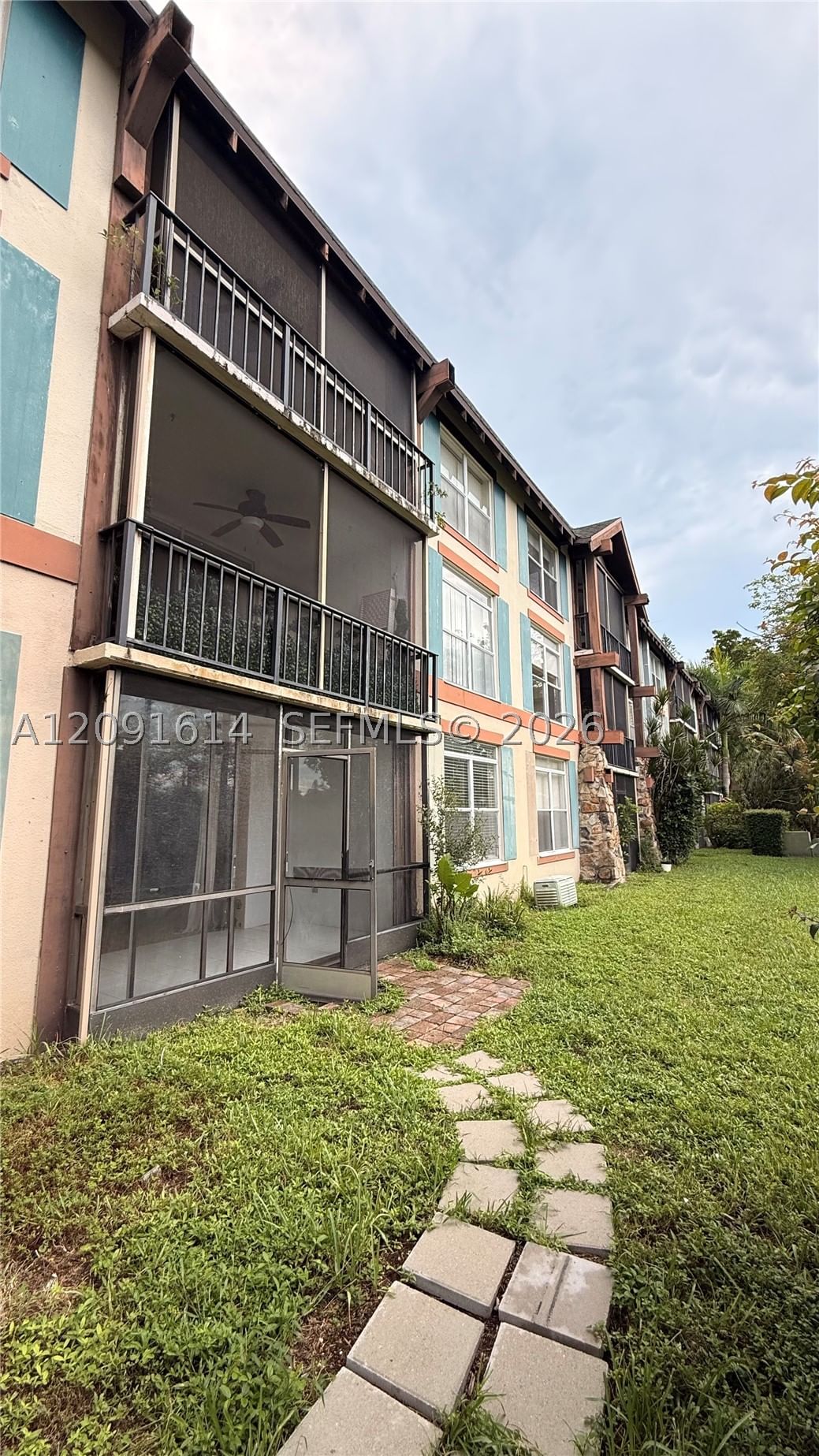 Real estate property located at 3720 Inverrary Dr #1W, Broward, International Village At, Lauderhill, FL