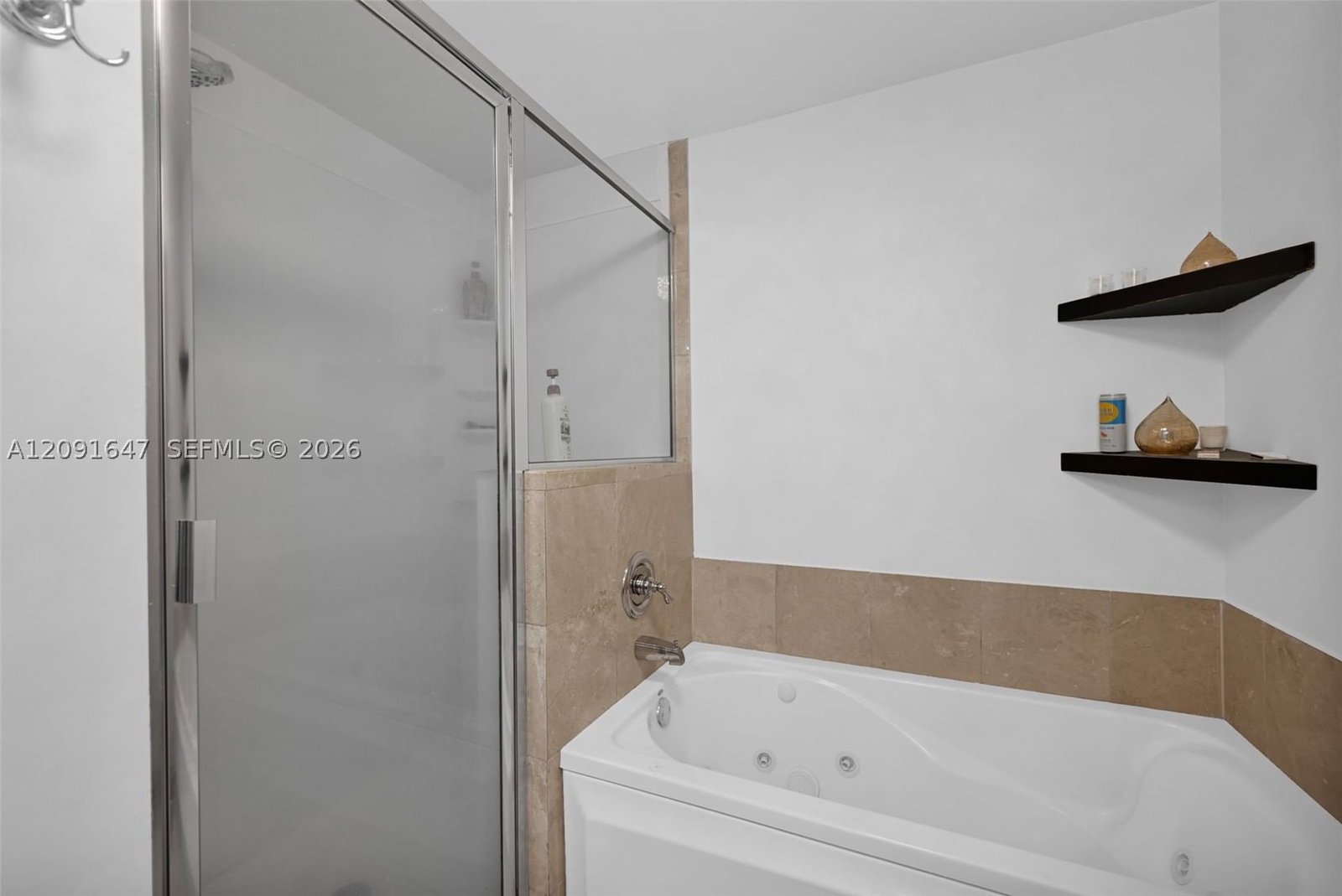 Real estate property located at 357 Almeria Ave #606, Miami-dade, Gables Park Tower, Coral Gables, FL