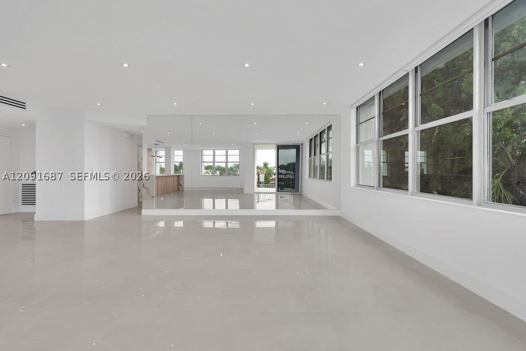 Real estate property located at , Miami-dade, Ashley Apartments Condomi, Miami Beach, FL