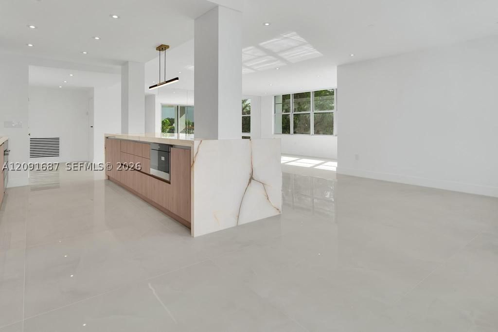 Real estate property located at , Miami-dade, Ashley Apartments Condomi, Miami Beach, FL