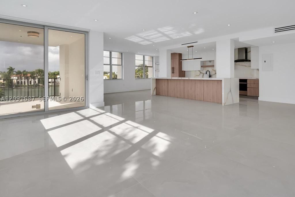 Real estate property located at , Miami-dade, Ashley Apartments Condomi, Miami Beach, FL