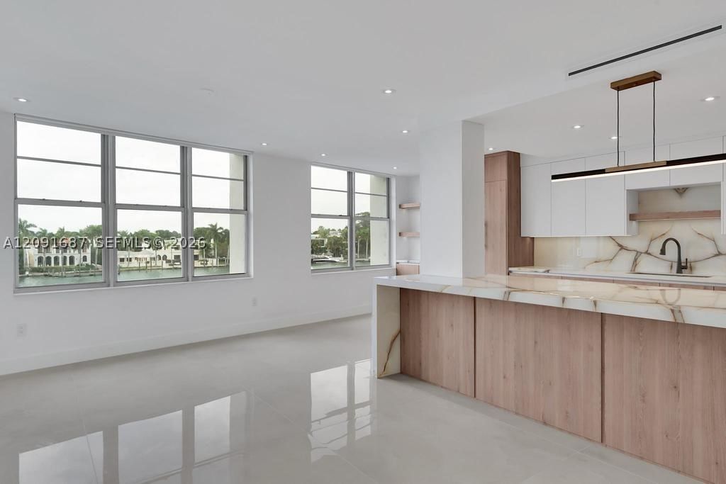 Real estate property located at , Miami-dade, Ashley Apartments Condomi, Miami Beach, FL