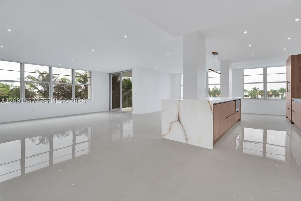 Real estate property located at , Miami-dade, Ashley Apartments Condomi, Miami Beach, FL