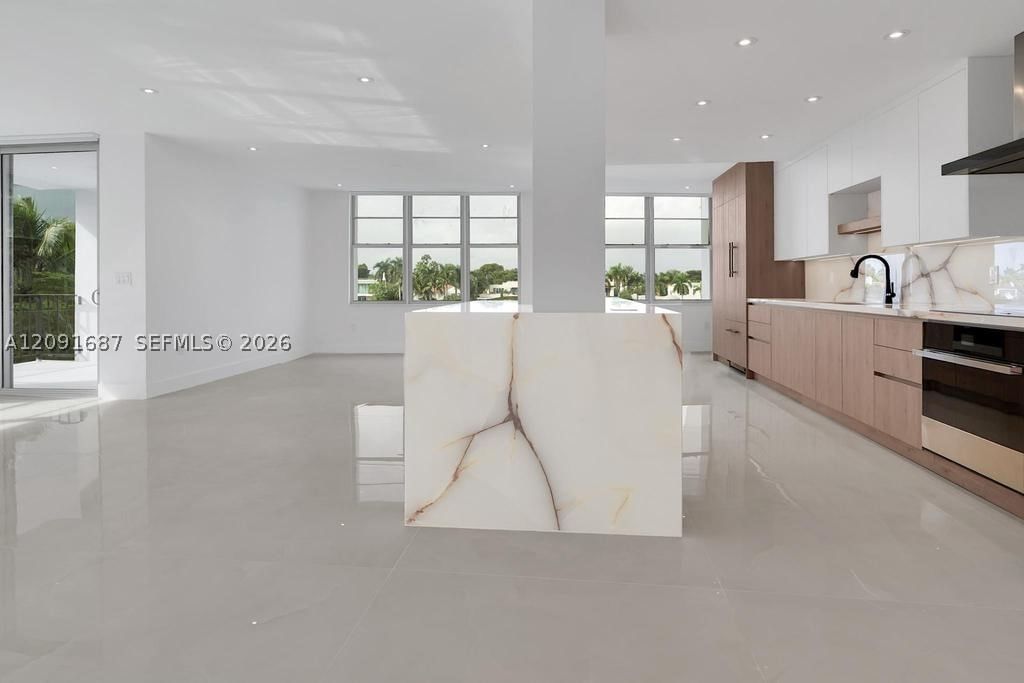 Real estate property located at , Miami-dade, Ashley Apartments Condomi, Miami Beach, FL