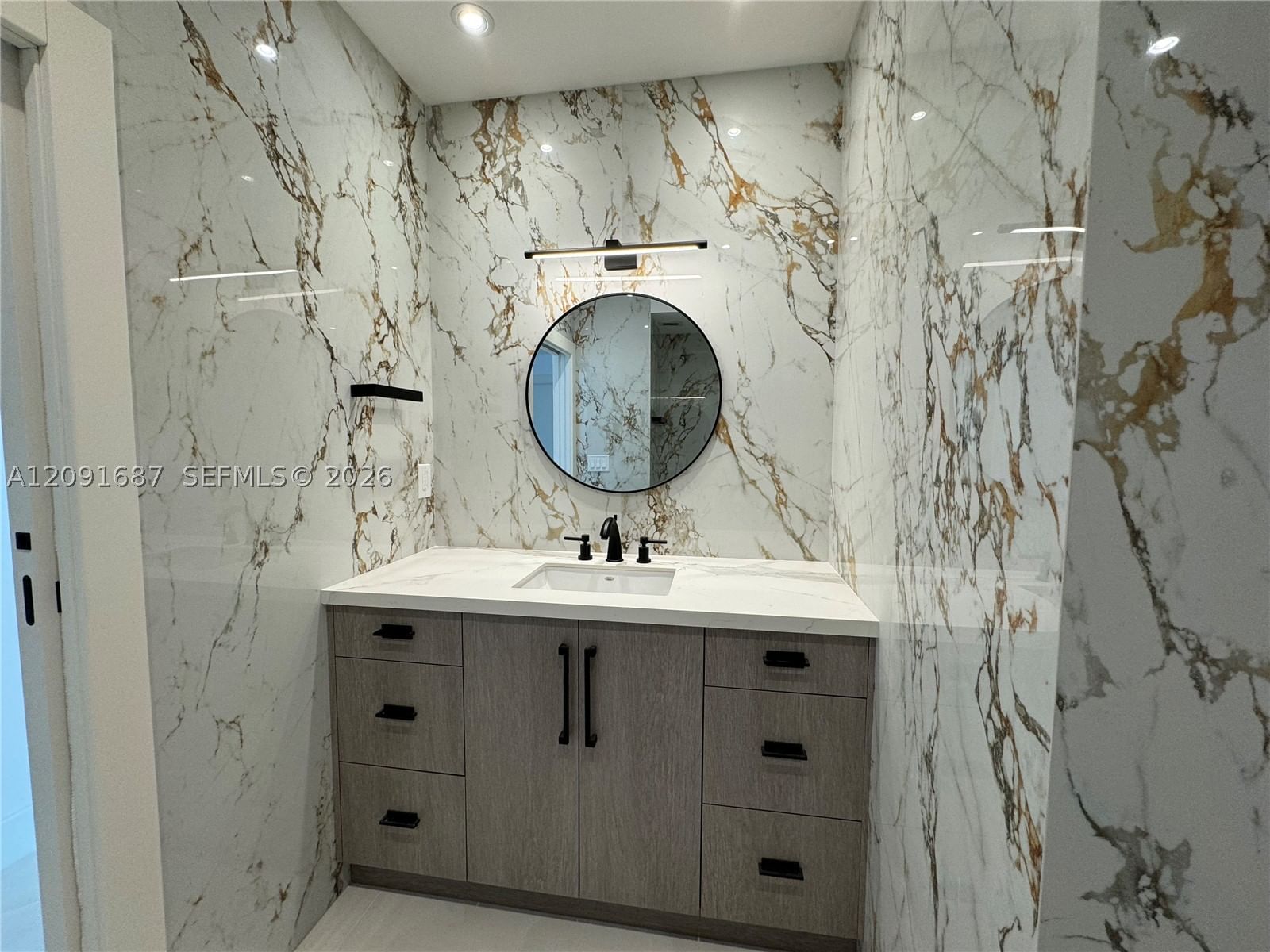 Real estate property located at , Miami-dade, Ashley Apartments Condomi, Miami Beach, FL