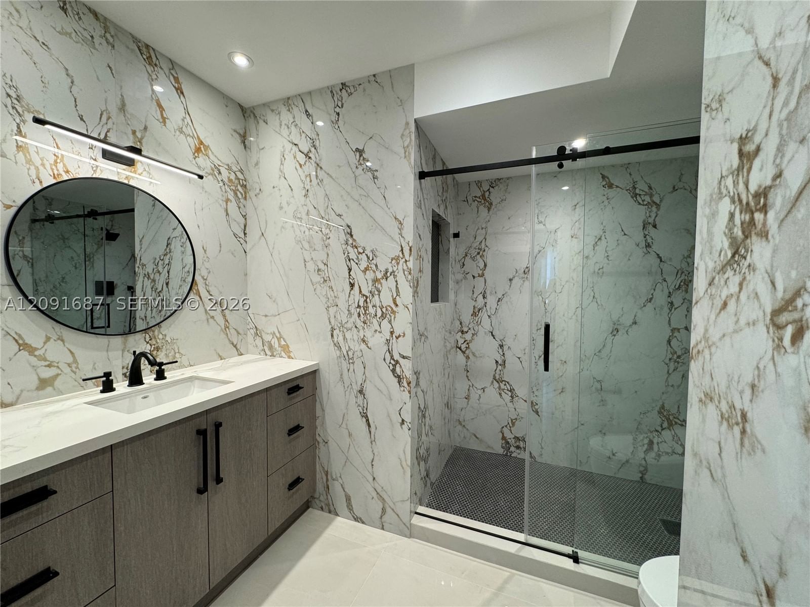 Real estate property located at , Miami-dade, Ashley Apartments Condomi, Miami Beach, FL