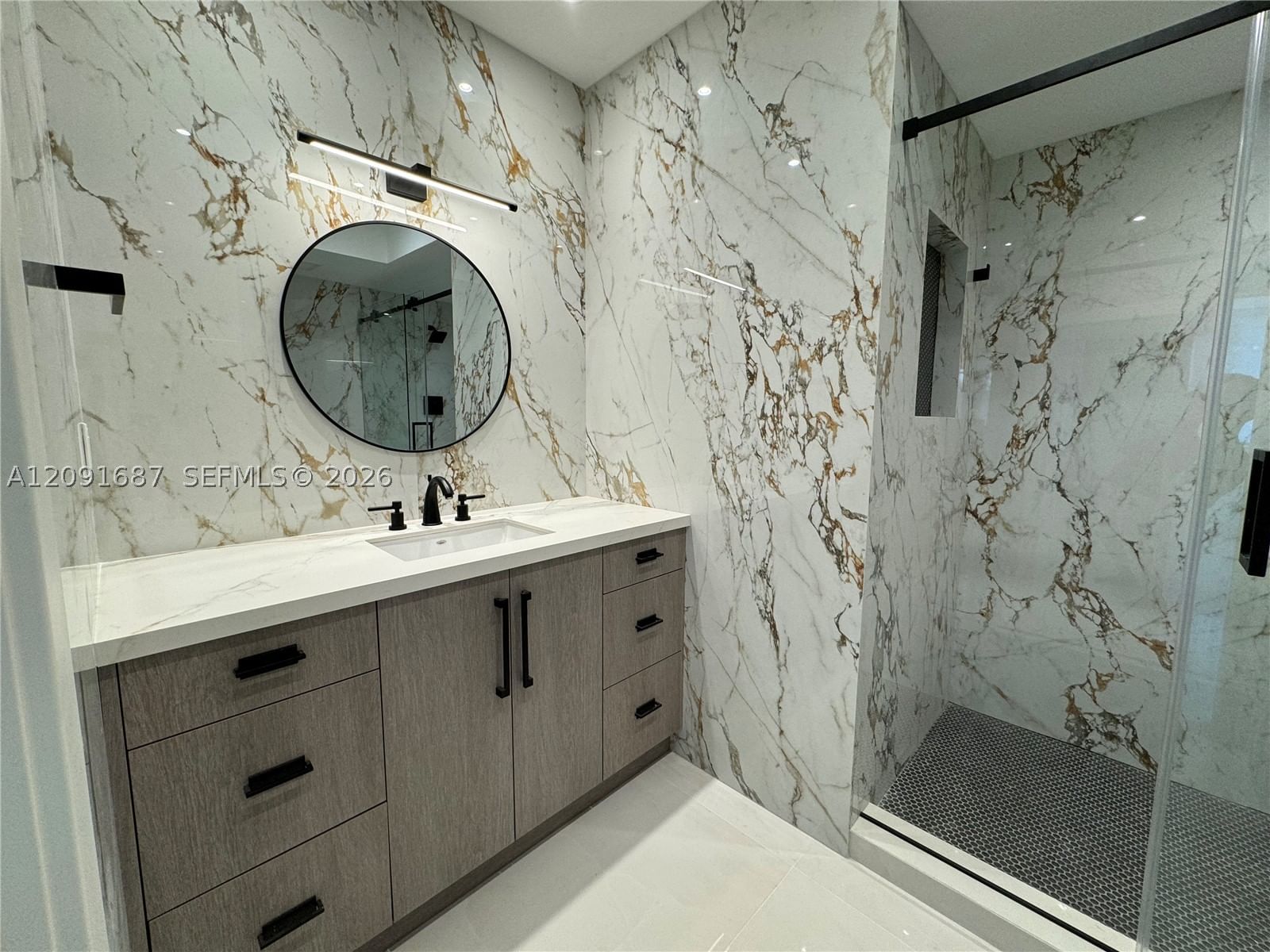 Real estate property located at , Miami-dade, Ashley Apartments Condomi, Miami Beach, FL