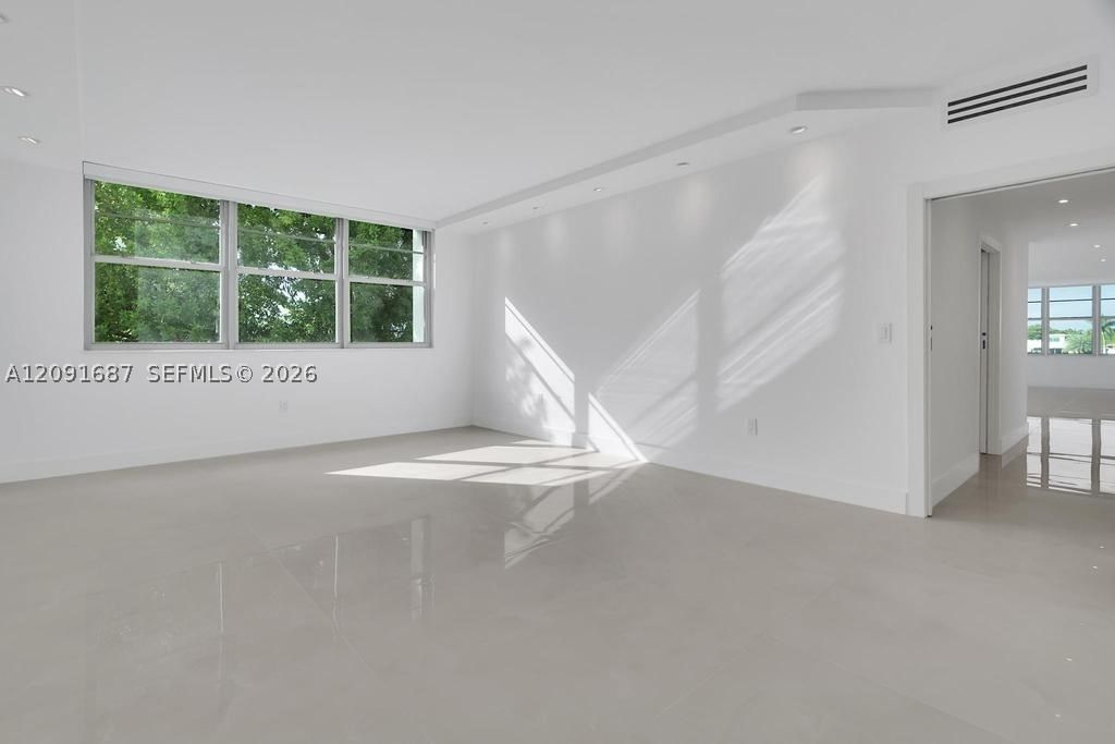 Real estate property located at , Miami-dade, Ashley Apartments Condomi, Miami Beach, FL