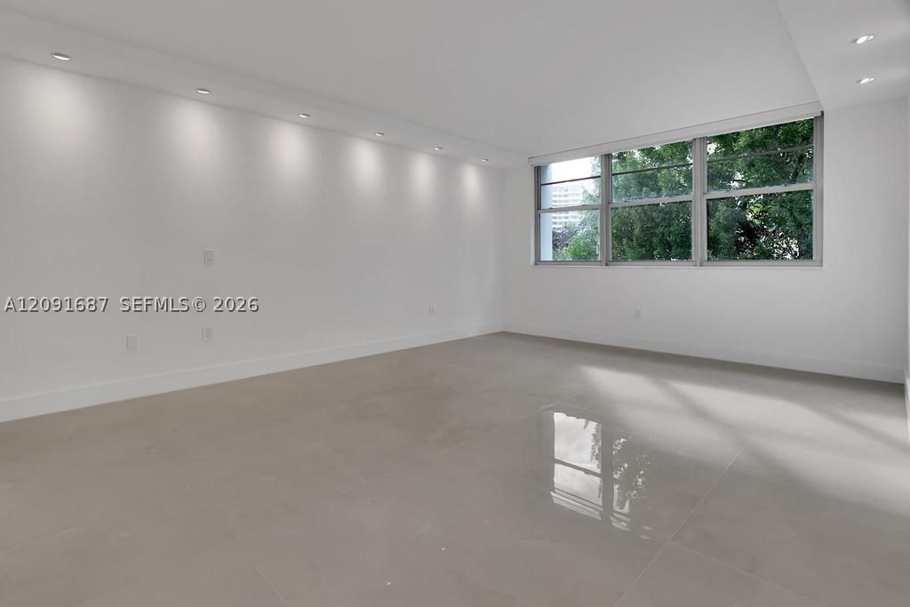 Real estate property located at , Miami-dade, Ashley Apartments Condomi, Miami Beach, FL