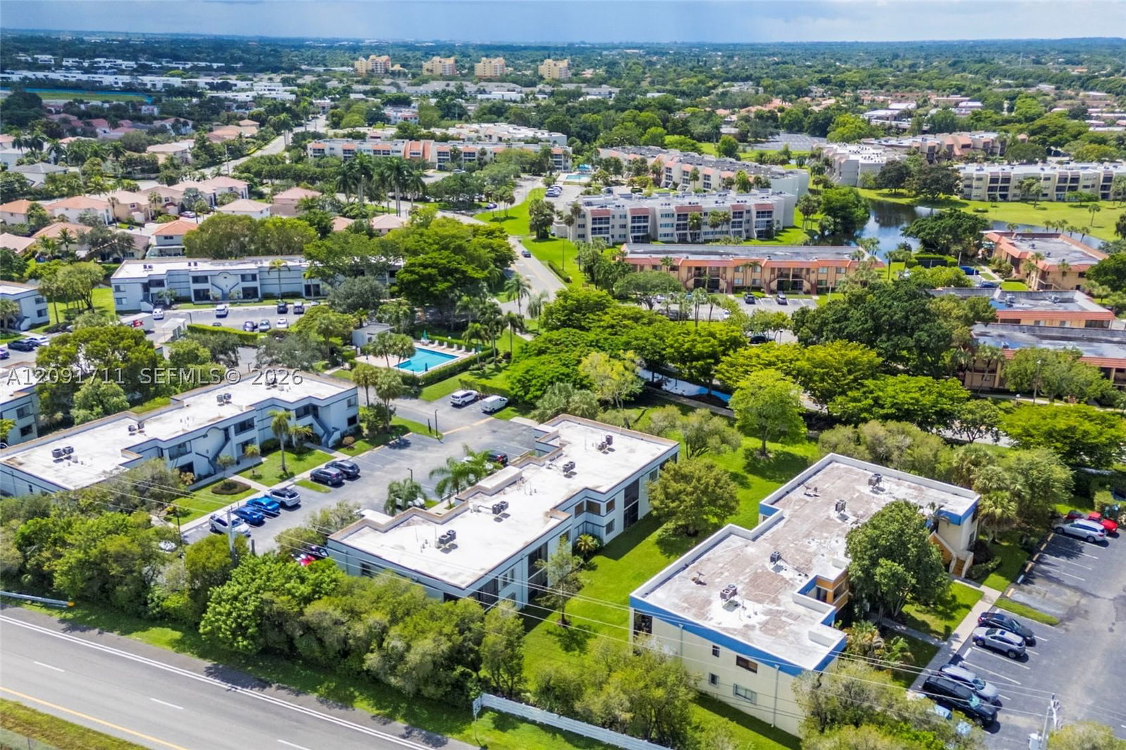 Real estate property located at 161 Lakeview Dr #202, Broward, Racquet Club Village Apar, Weston, FL