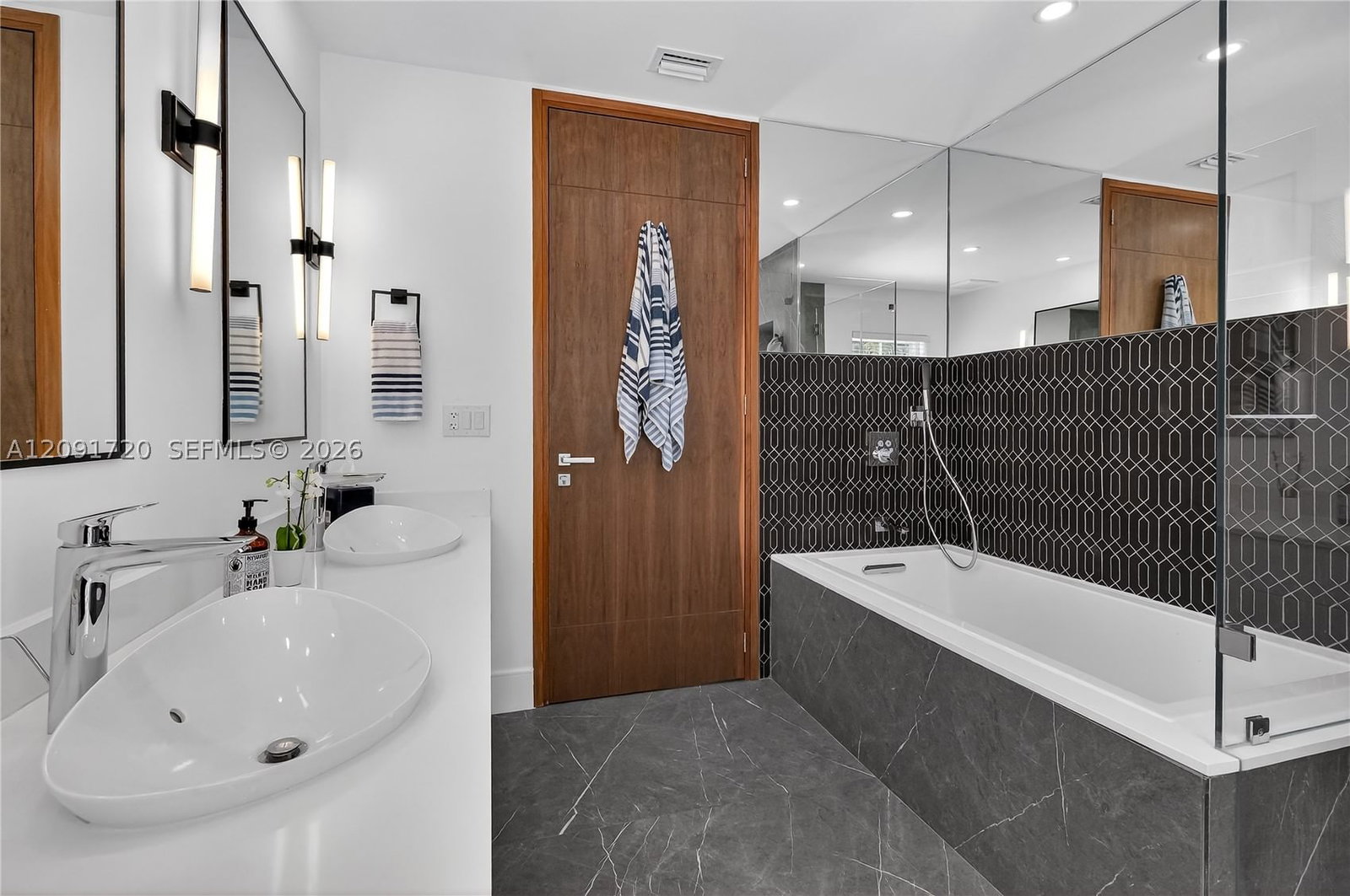 Real estate property located at 1109 Almeria Ave, Miami-dade, Coral Gables Sec A, Coral Gables, FL