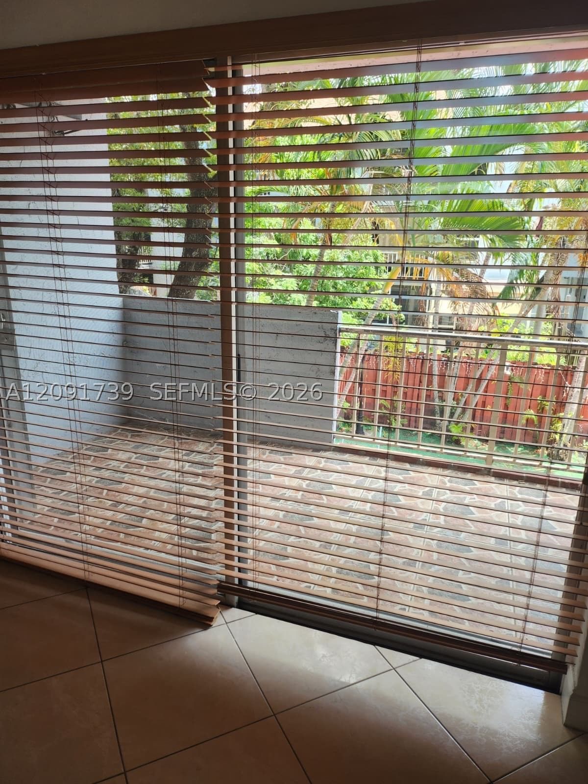 Real estate property located at 1725 60th St F202, Miami-dade, Los Suenos Condo, Hialeah, FL
