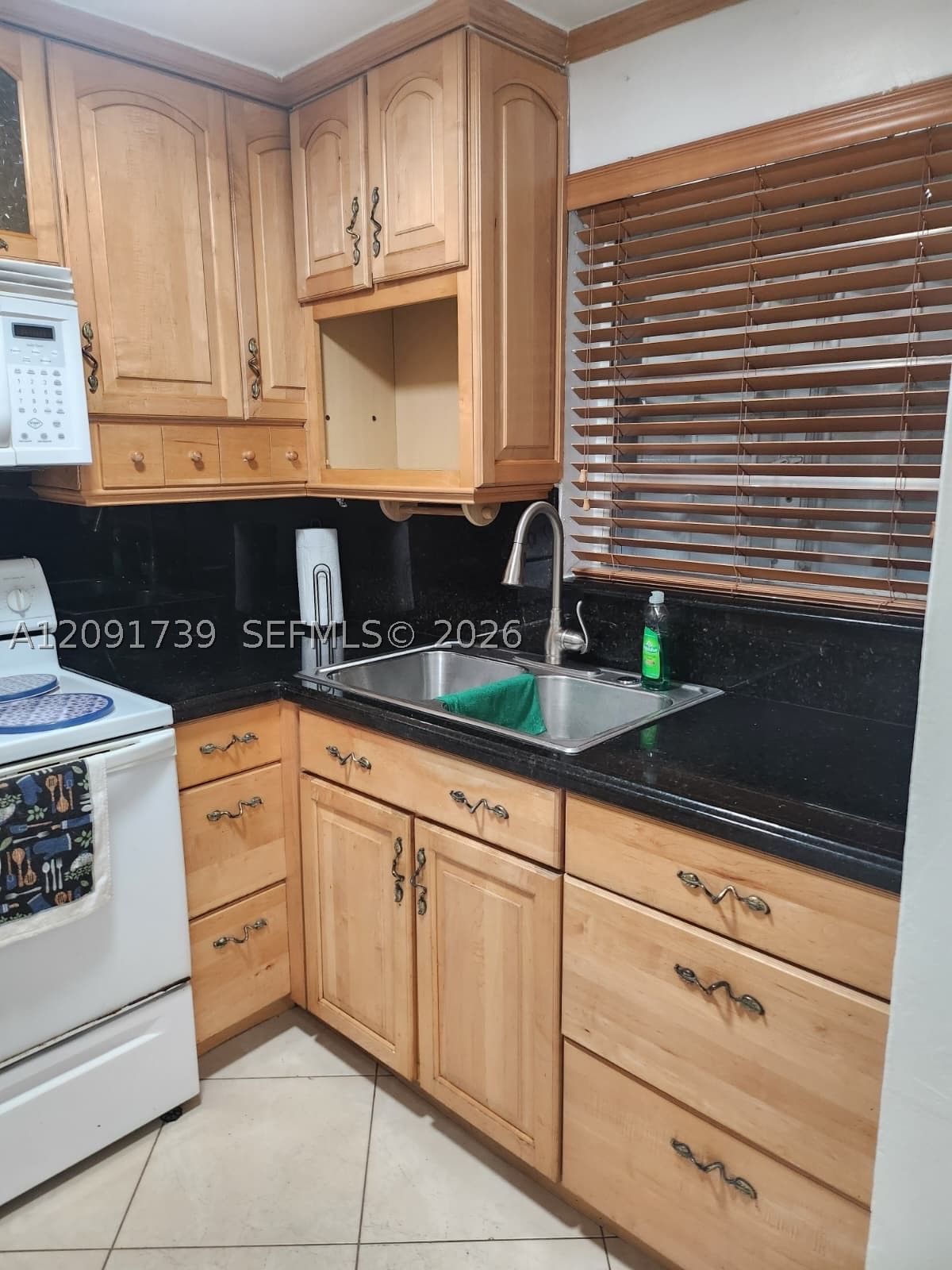 Real estate property located at 1725 60th St F202, Miami-dade, Los Suenos Condo, Hialeah, FL
