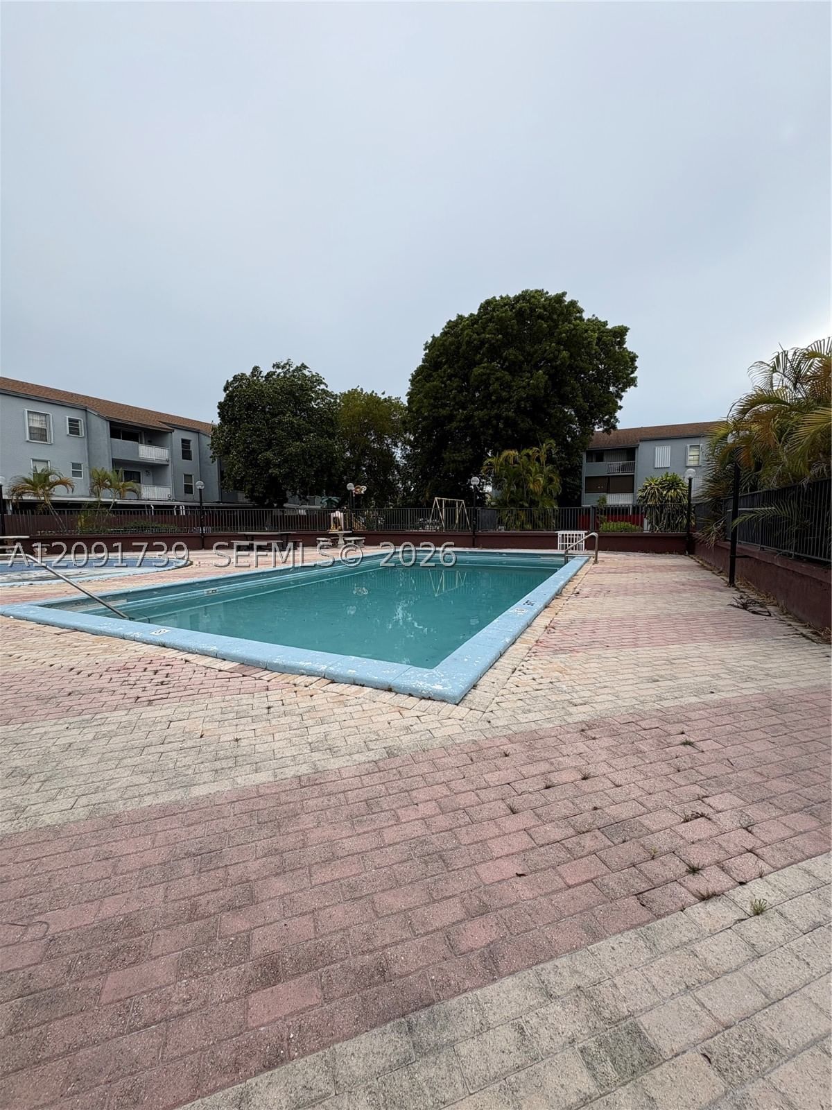 Real estate property located at 1725 60th St F202, Miami-dade, Los Suenos Condo, Hialeah, FL
