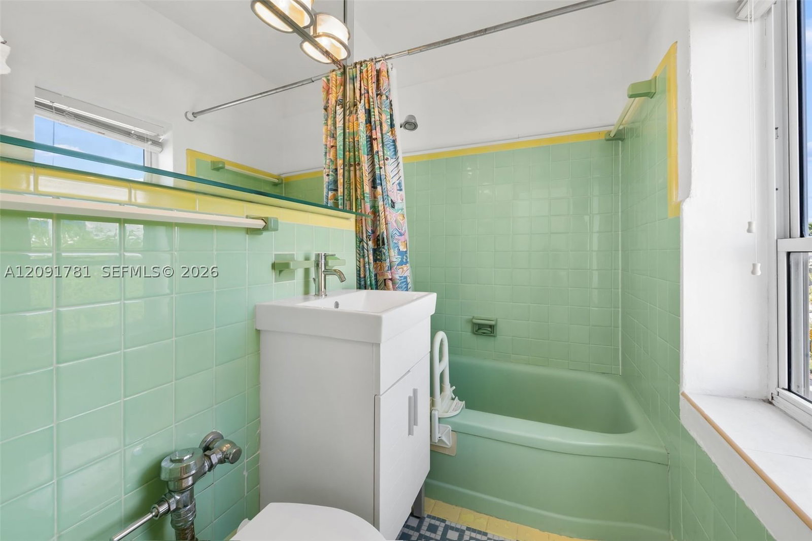 Real estate property located at 255 24th St #330, Miami-dade, The Mantell Condo, Miami Beach, FL