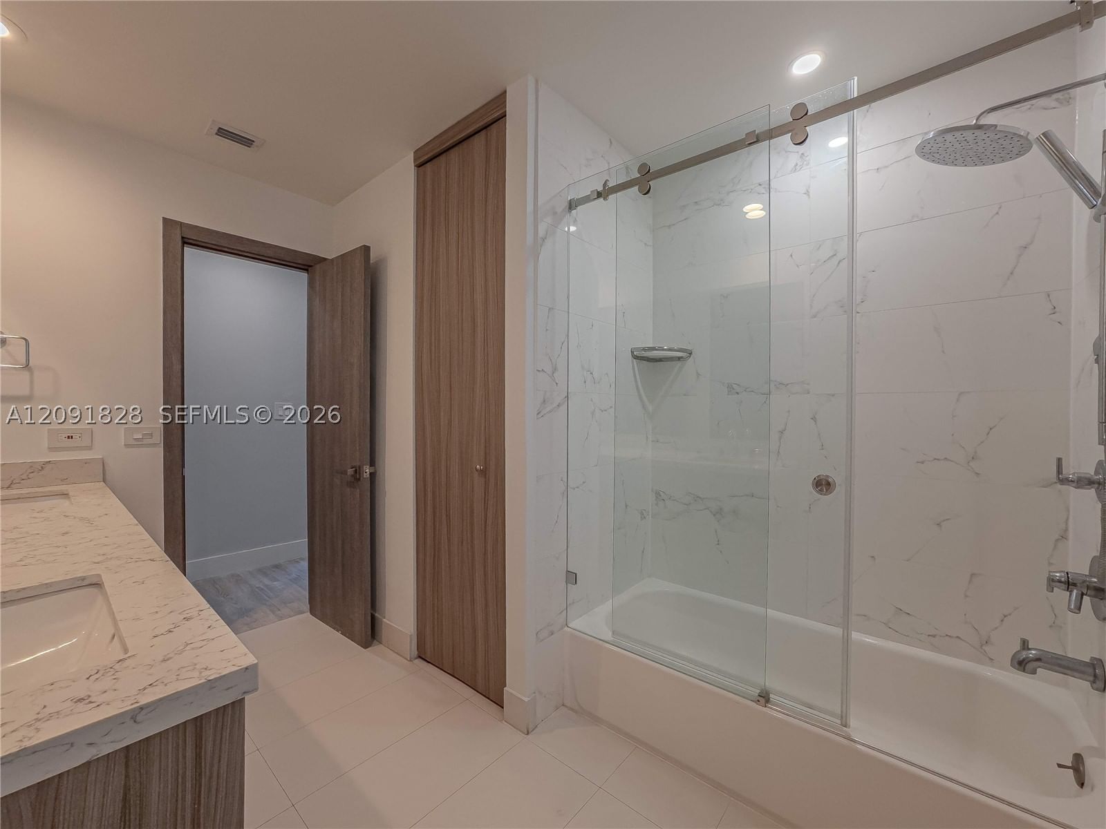 Real estate property located at 20405 22nd Pl, Miami-dade, Highland Oak Gardens Sec, Miami, FL