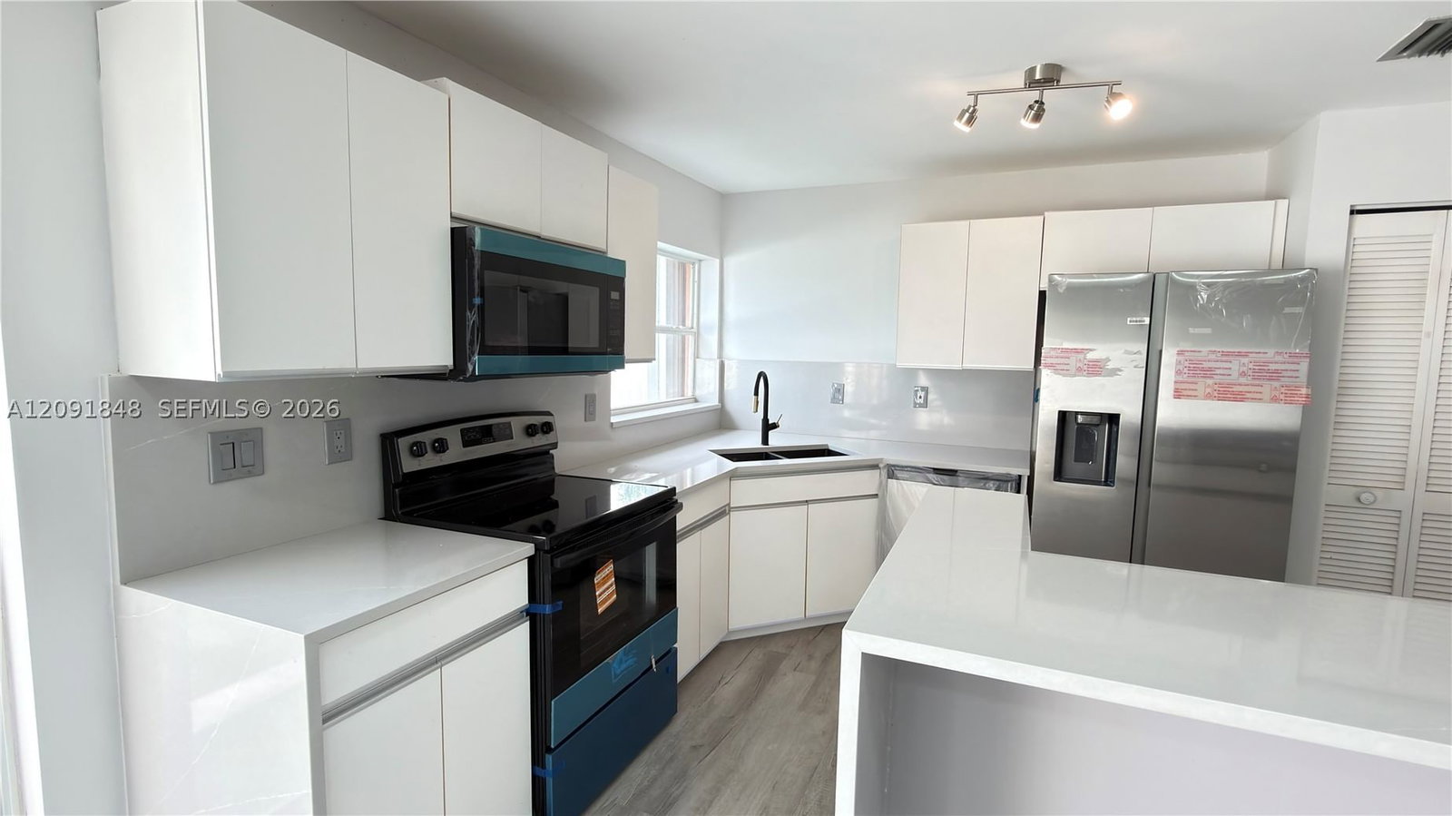 Real estate property located at 13950 Oak Ridge Dr, Broward, Shenandoah Section Two, Davie, FL