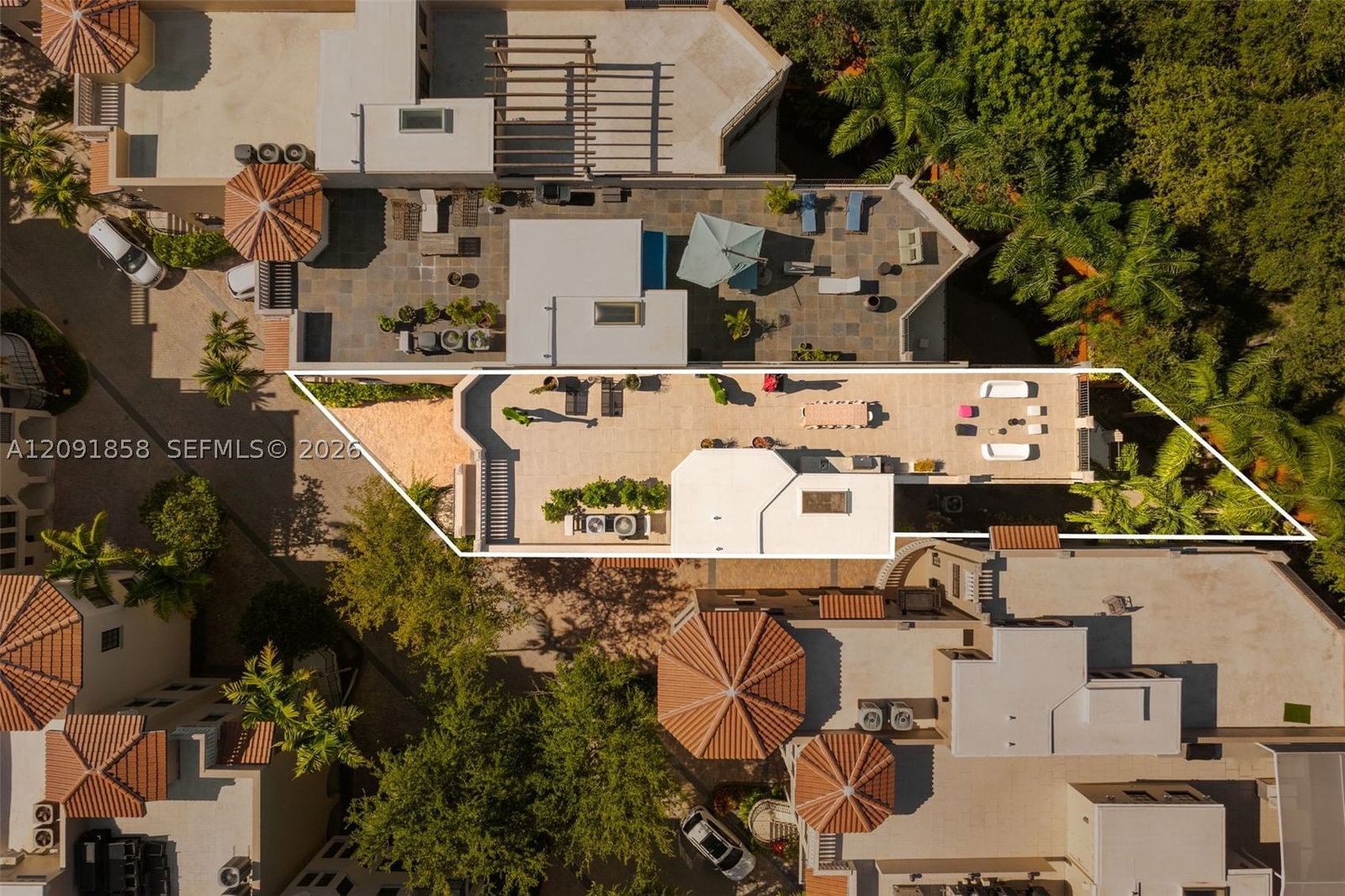 Real estate property located at 3471 Main Hwy #1204, Miami-dade, Cloisters On The Bay Cond, Coconut Grove, FL