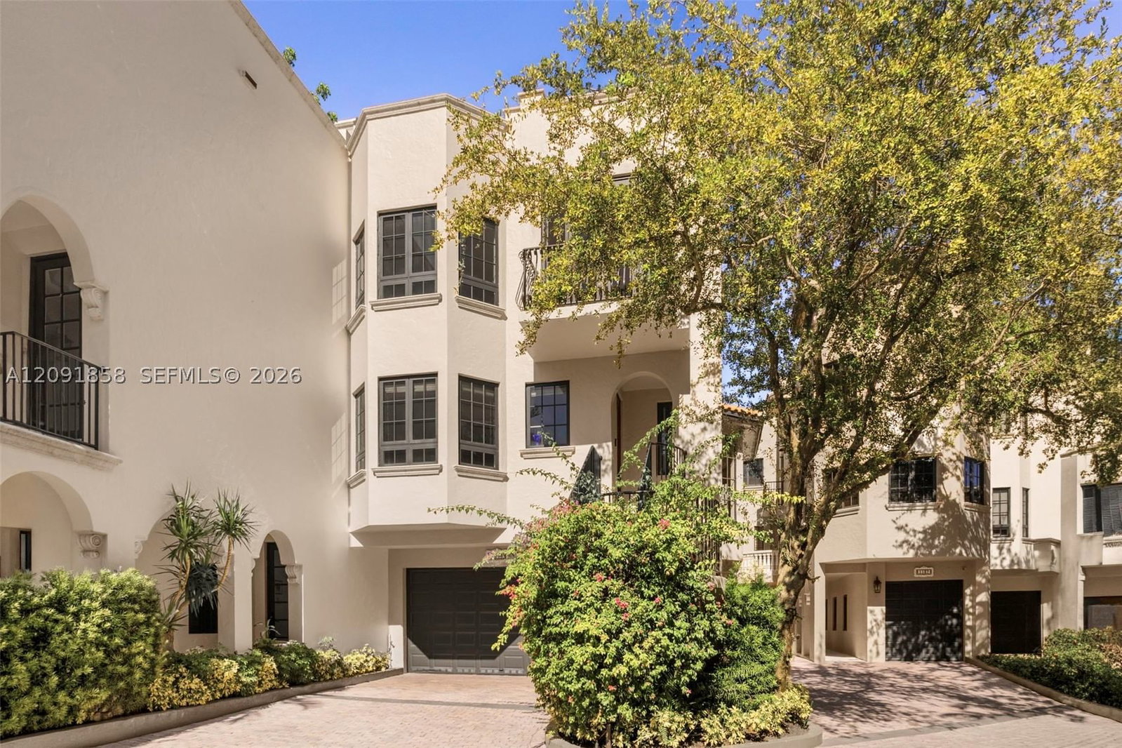Real estate property located at 3471 Main Hwy #1204, Miami-dade, Cloisters On The Bay Cond, Coconut Grove, FL