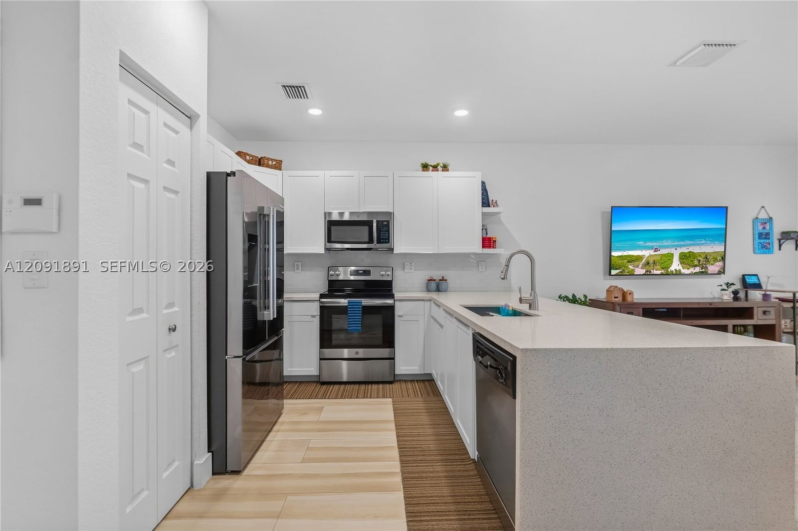 Real estate property located at 10496 33rd Ln, Miami-dade, Aquabella Section Two, Hialeah, FL