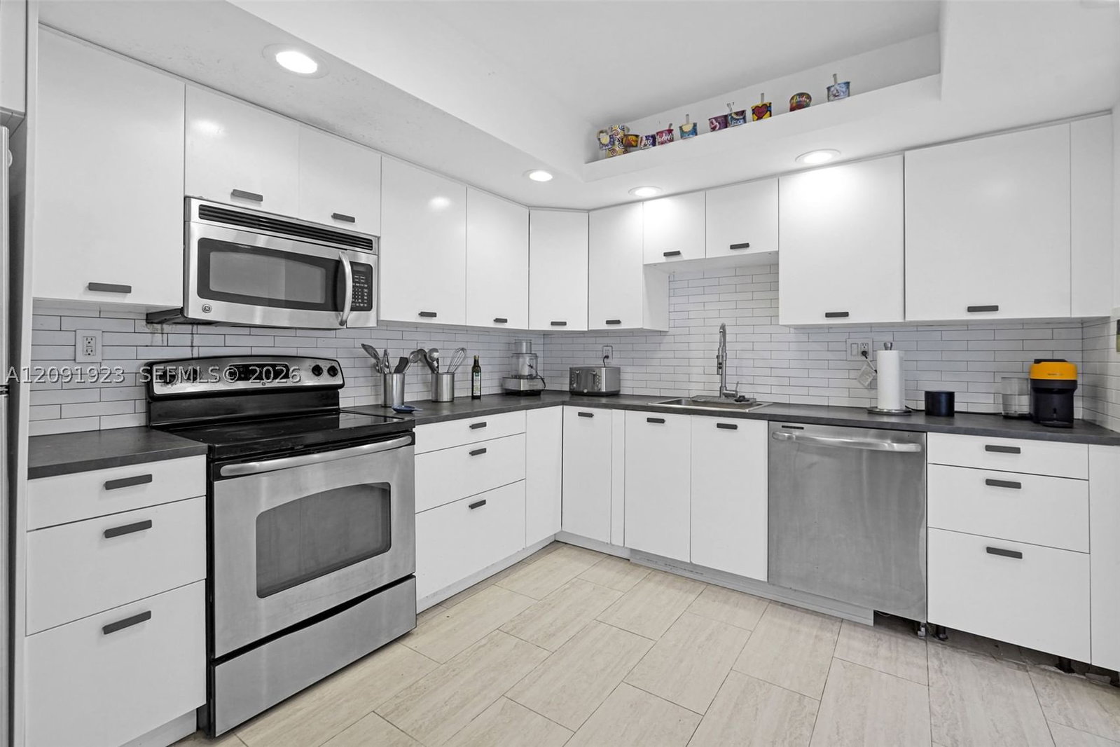 Real estate property located at 2100 Sans Souci Blvd C404, Miami-dade, Bayview Towers Condo Sout, North Miami, FL