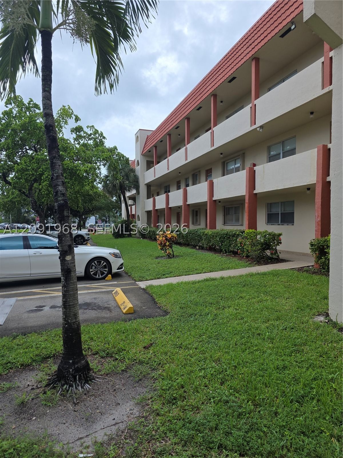 Real estate property located at 3071 Sunrise Lakes Dr #107, Broward, Sunrise Lakes 21 Condo, Sunrise, FL