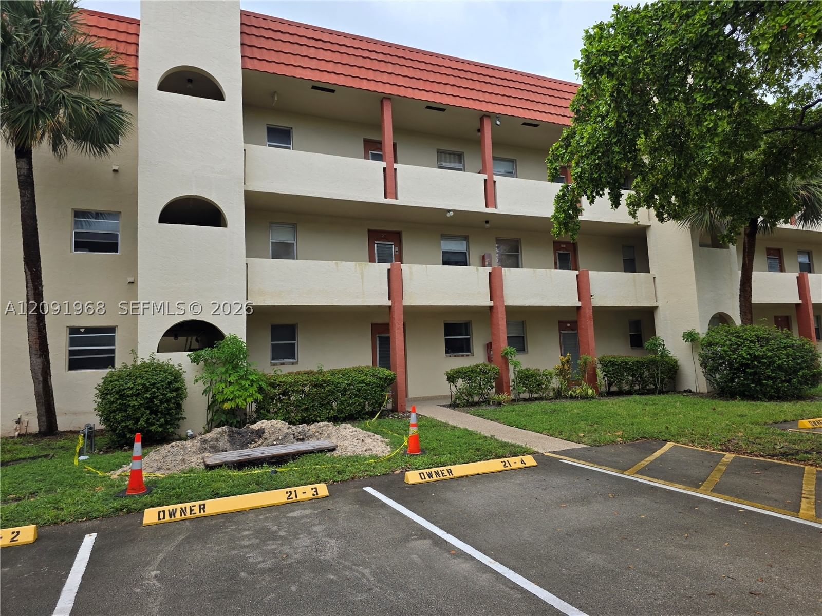 Real estate property located at 3071 Sunrise Lakes Dr #107, Broward, Sunrise Lakes 21 Condo, Sunrise, FL