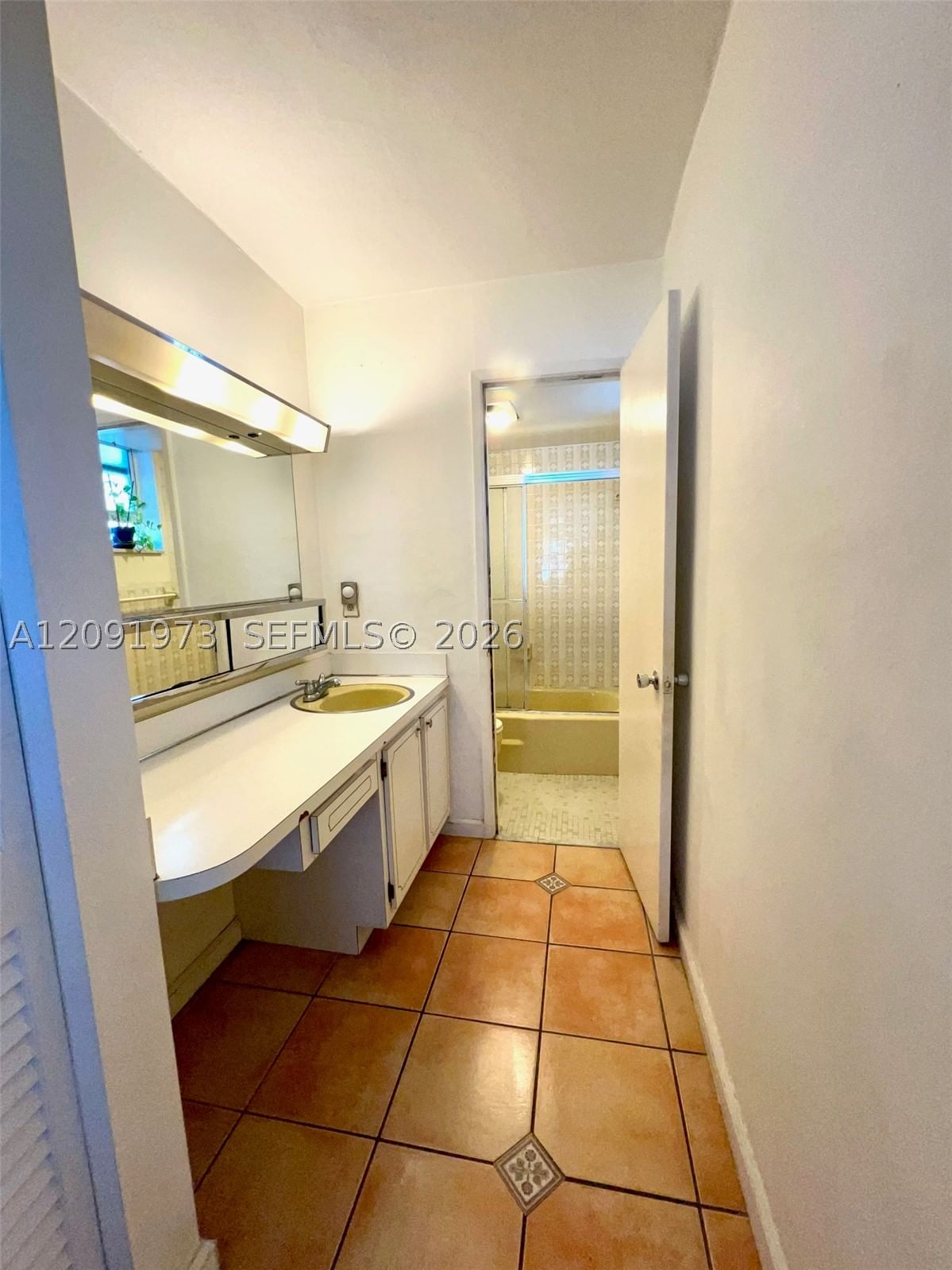 Real estate property located at 1658 Bay Rd #203, Miami-dade, Lincoln Palace Condo, Miami Beach, FL