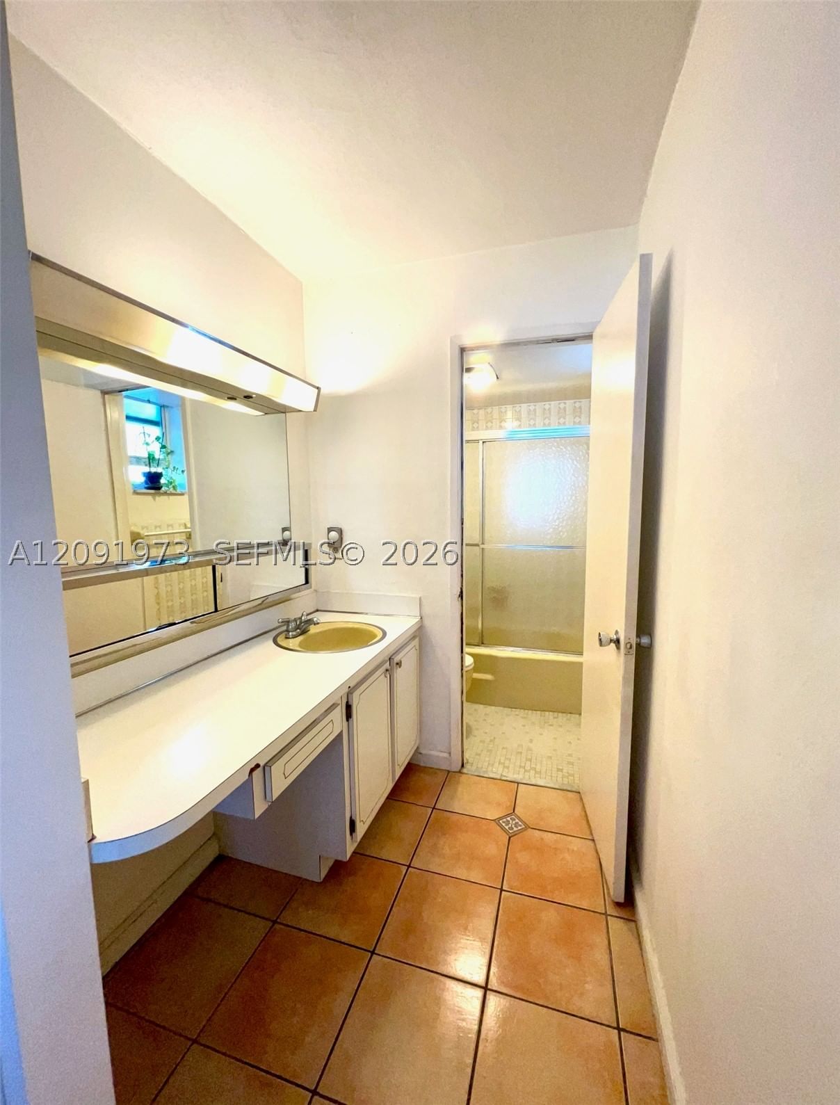 Real estate property located at 1658 Bay Rd #203, Miami-dade, Lincoln Palace Condo, Miami Beach, FL