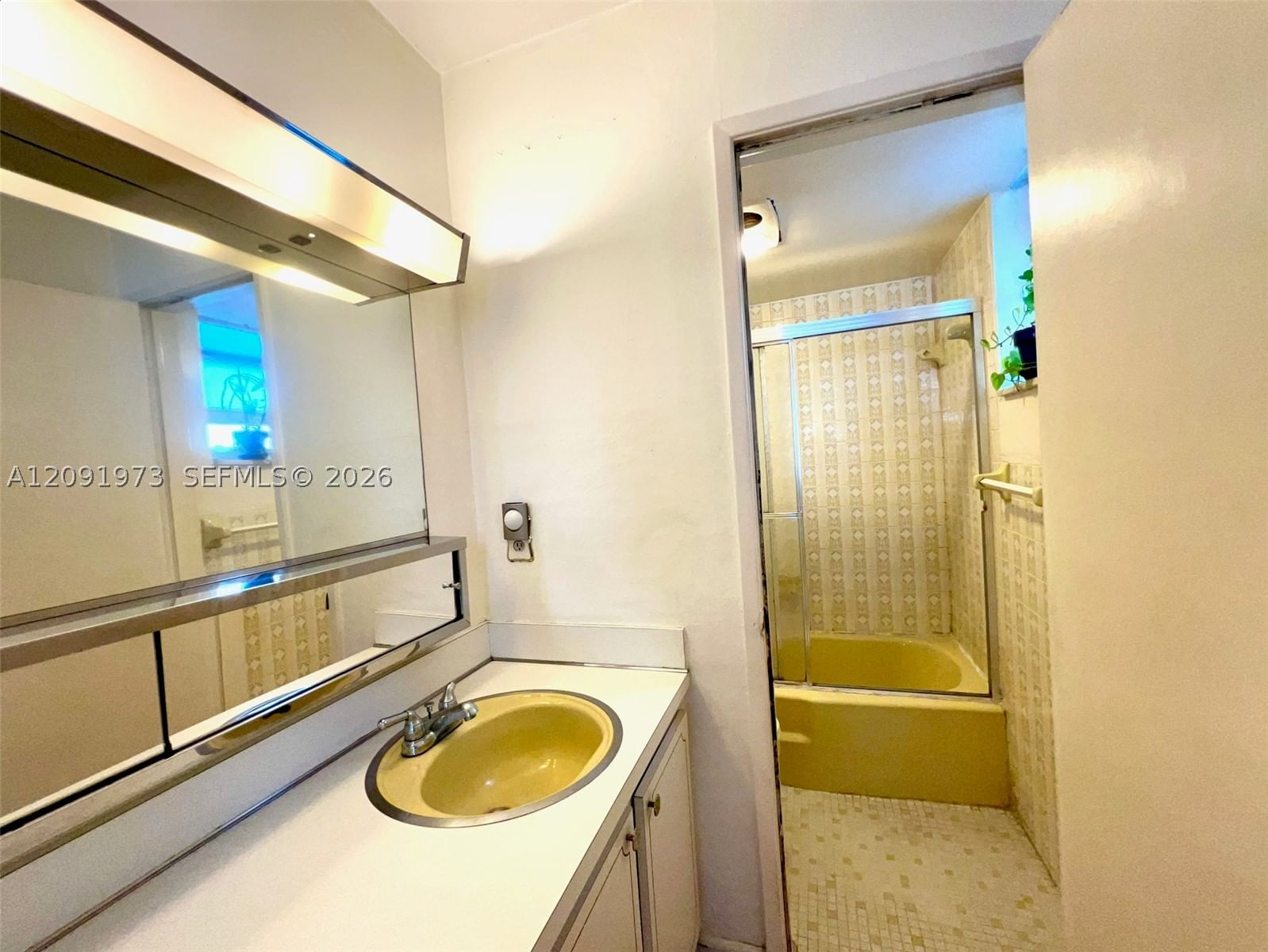 Real estate property located at 1658 Bay Rd #203, Miami-dade, Lincoln Palace Condo, Miami Beach, FL