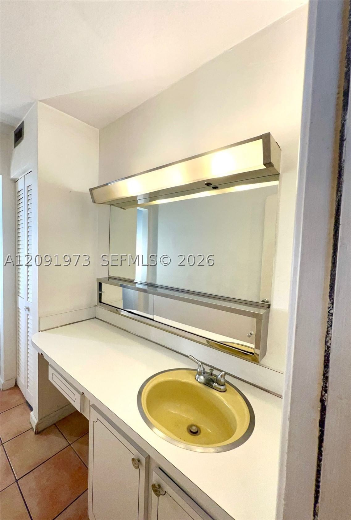 Real estate property located at 1658 Bay Rd #203, Miami-dade, Lincoln Palace Condo, Miami Beach, FL