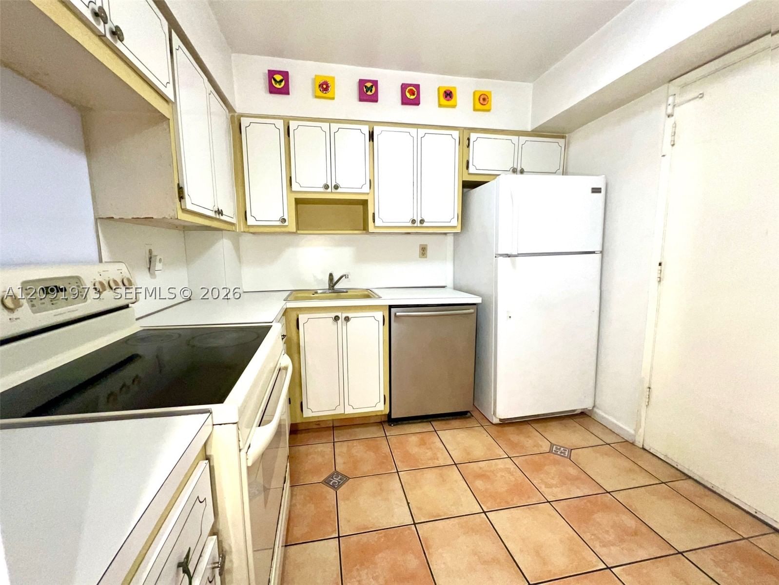 Real estate property located at 1658 Bay Rd #203, Miami-dade, Lincoln Palace Condo, Miami Beach, FL