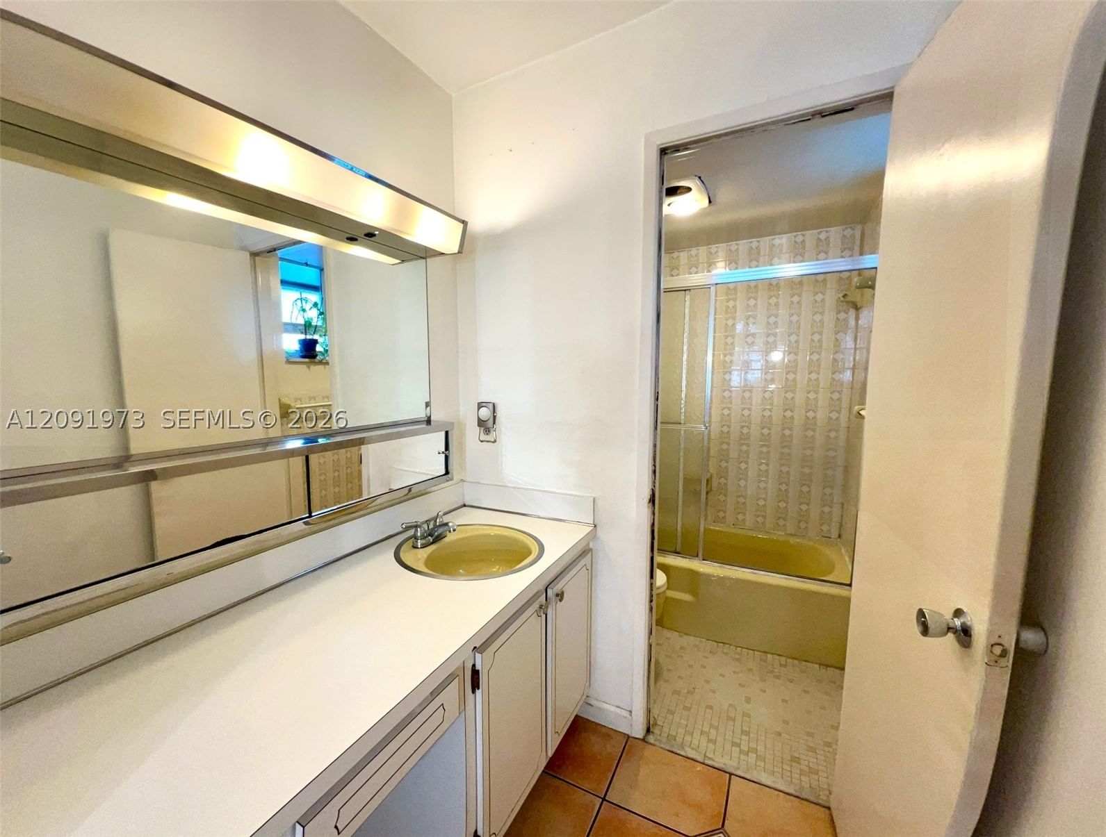 Real estate property located at 1658 Bay Rd #203, Miami-dade, Lincoln Palace Condo, Miami Beach, FL