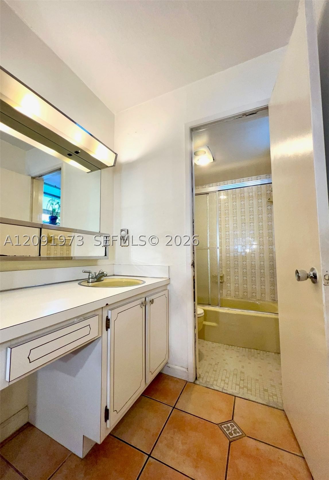 Real estate property located at 1658 Bay Rd #203, Miami-dade, Lincoln Palace Condo, Miami Beach, FL