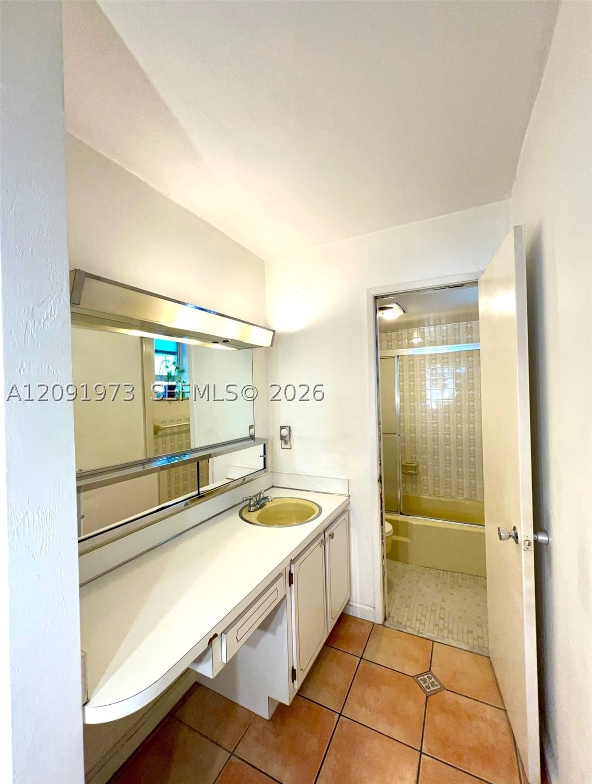 Real estate property located at 1658 Bay Rd #203, Miami-dade, Lincoln Palace Condo, Miami Beach, FL